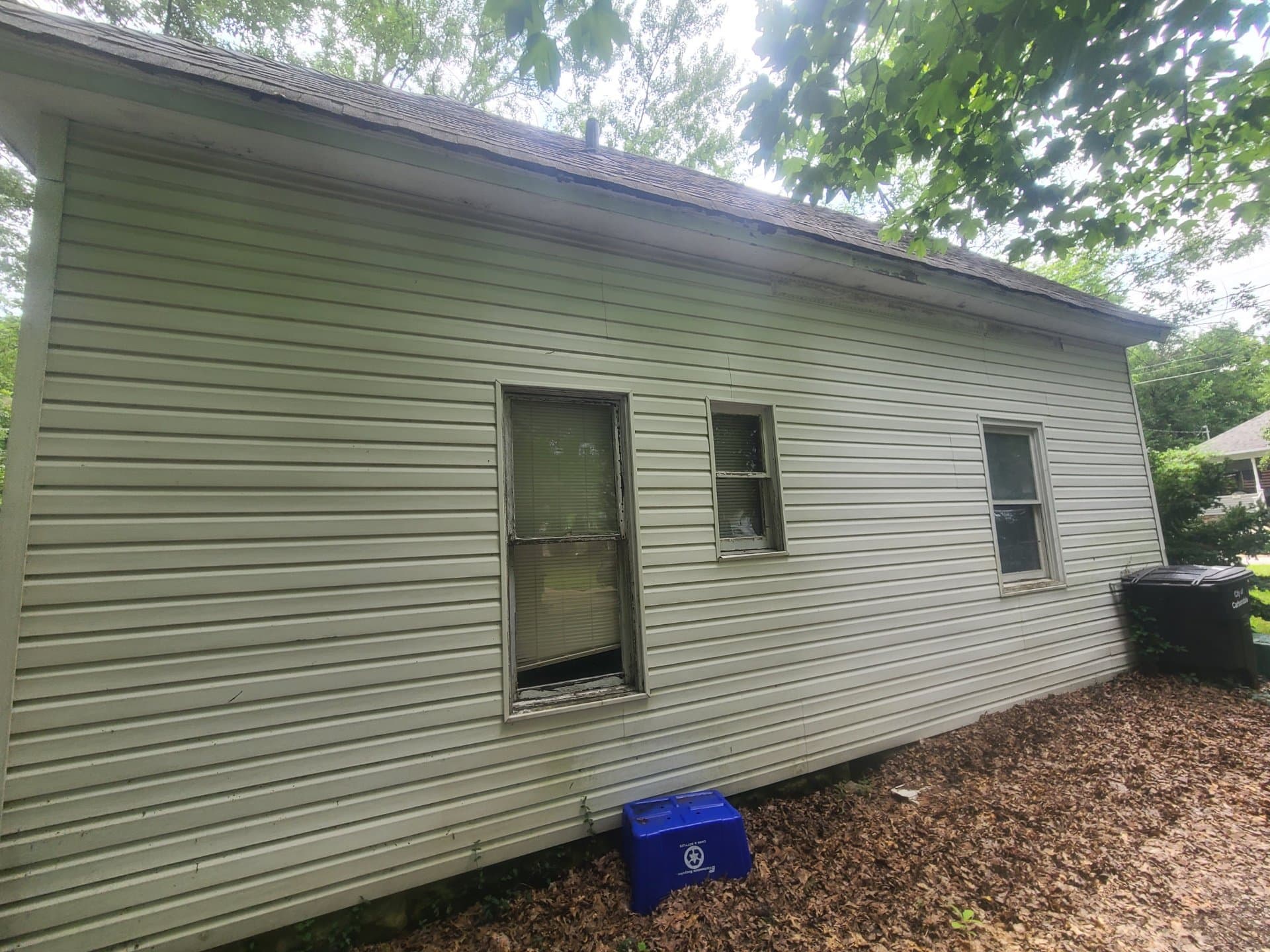 Carbondale House: 615 N Almond St
