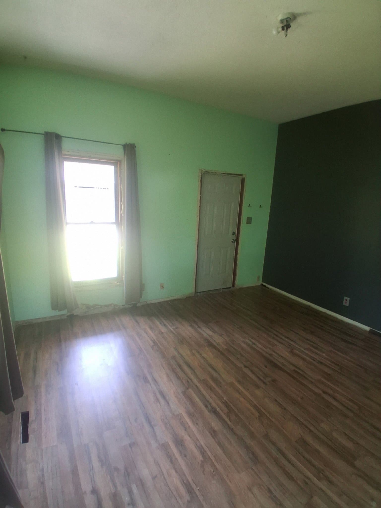 Carbondale House: 615 N Almond St