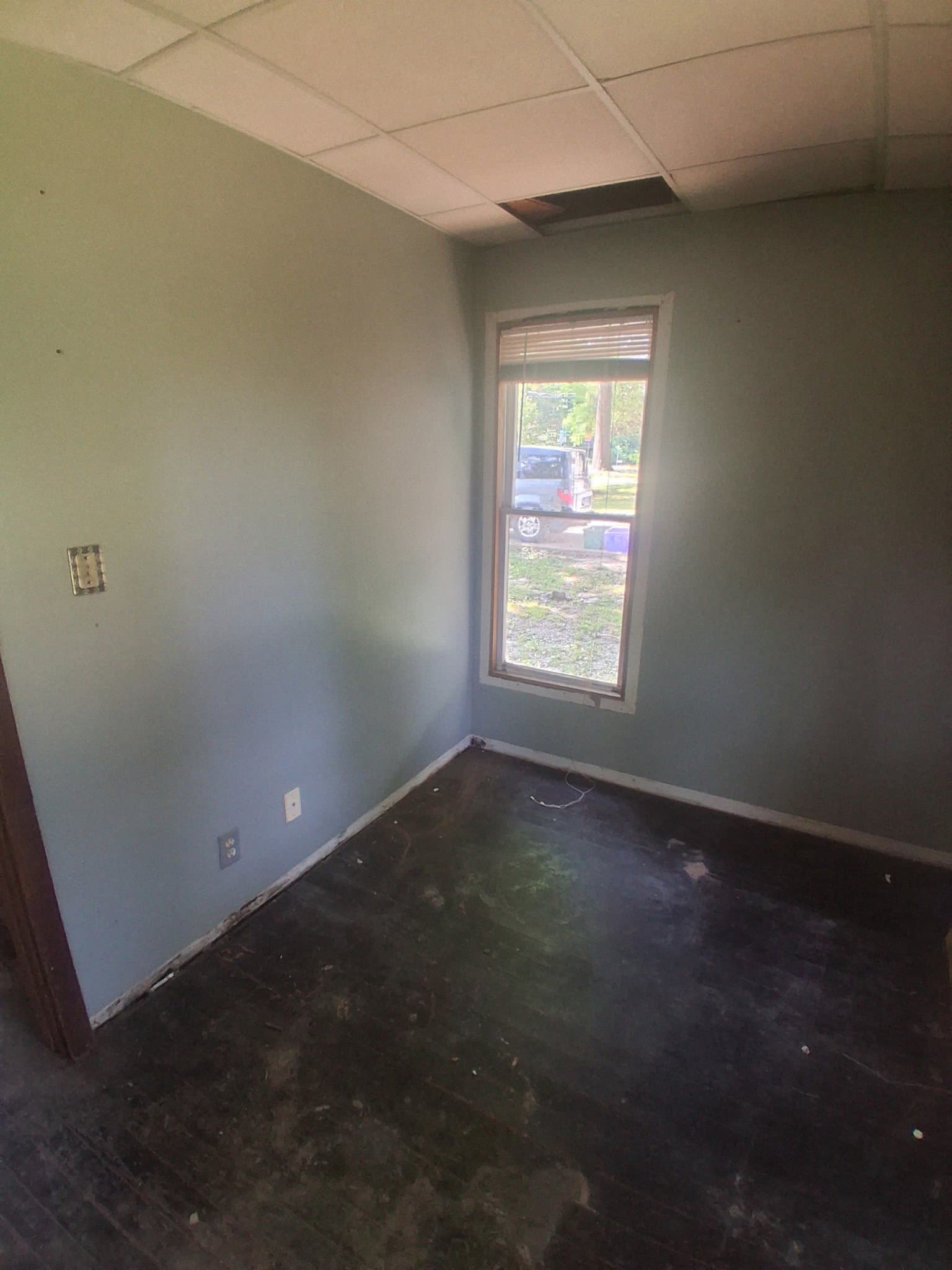 Carbondale House: 615 N Almond St