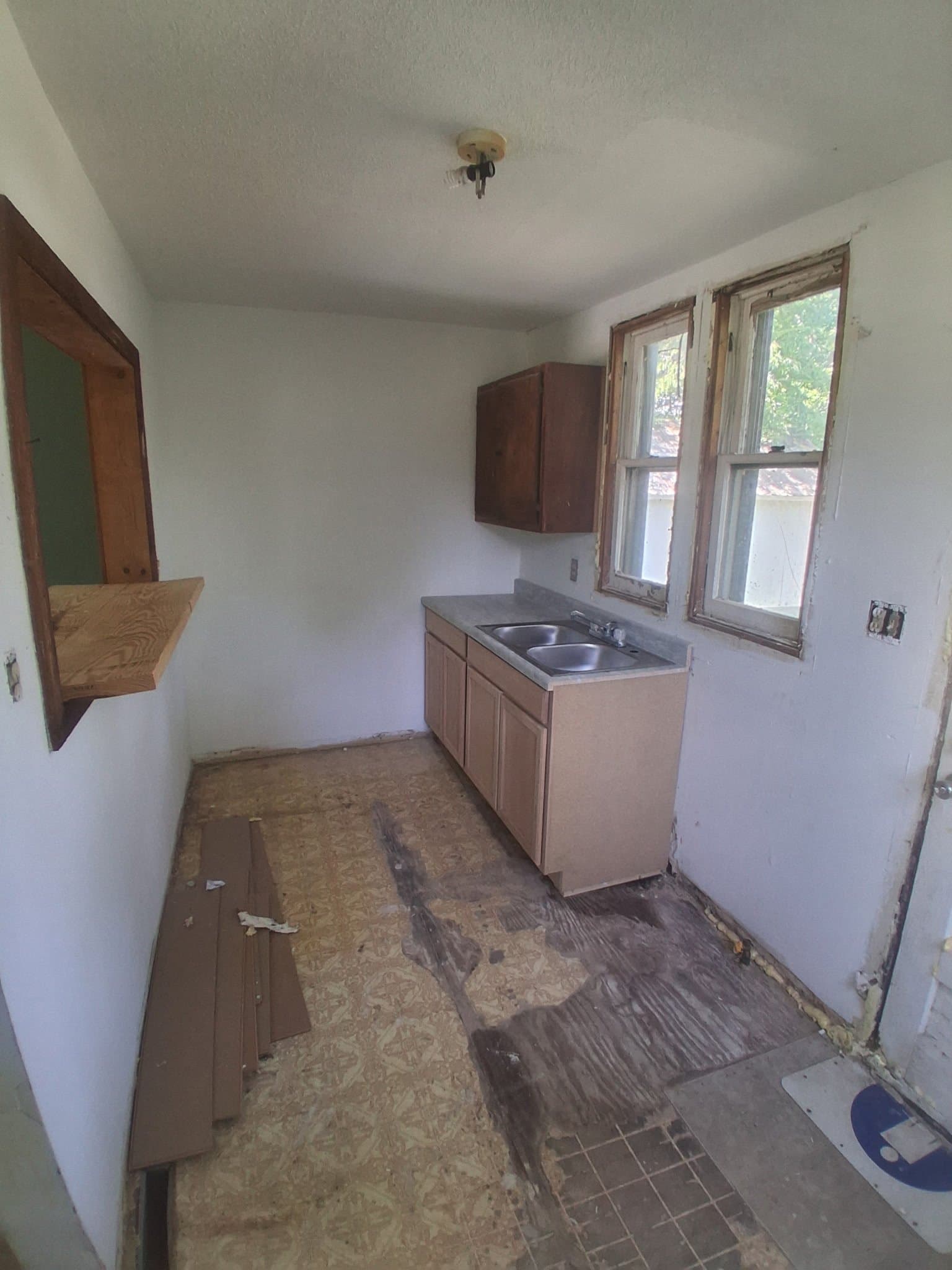 Carbondale House: 615 N Almond St