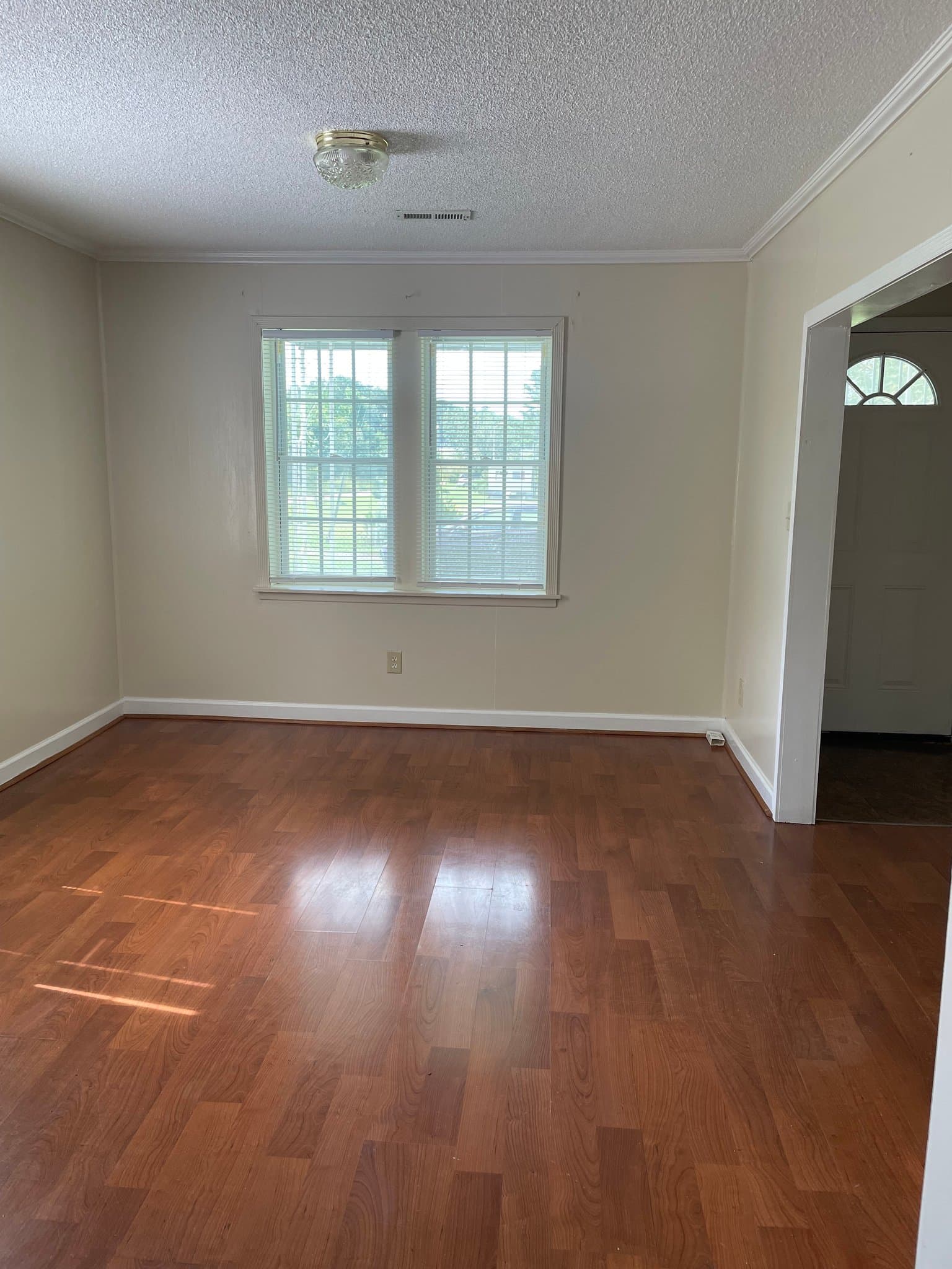 Timmonsville House: 2103 Burins Dr