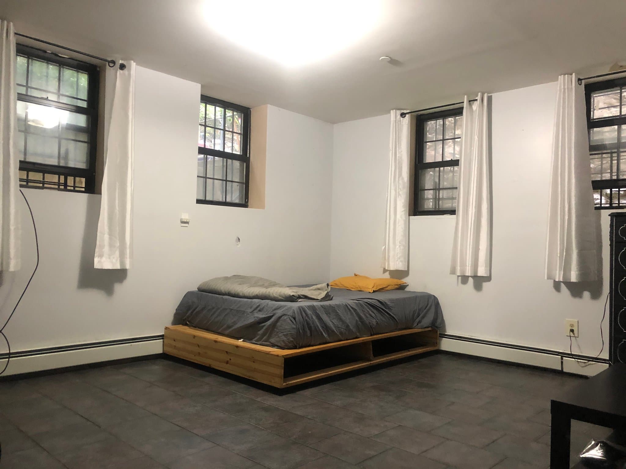 Brooklyn Single Room: 558 Lafayette Ave