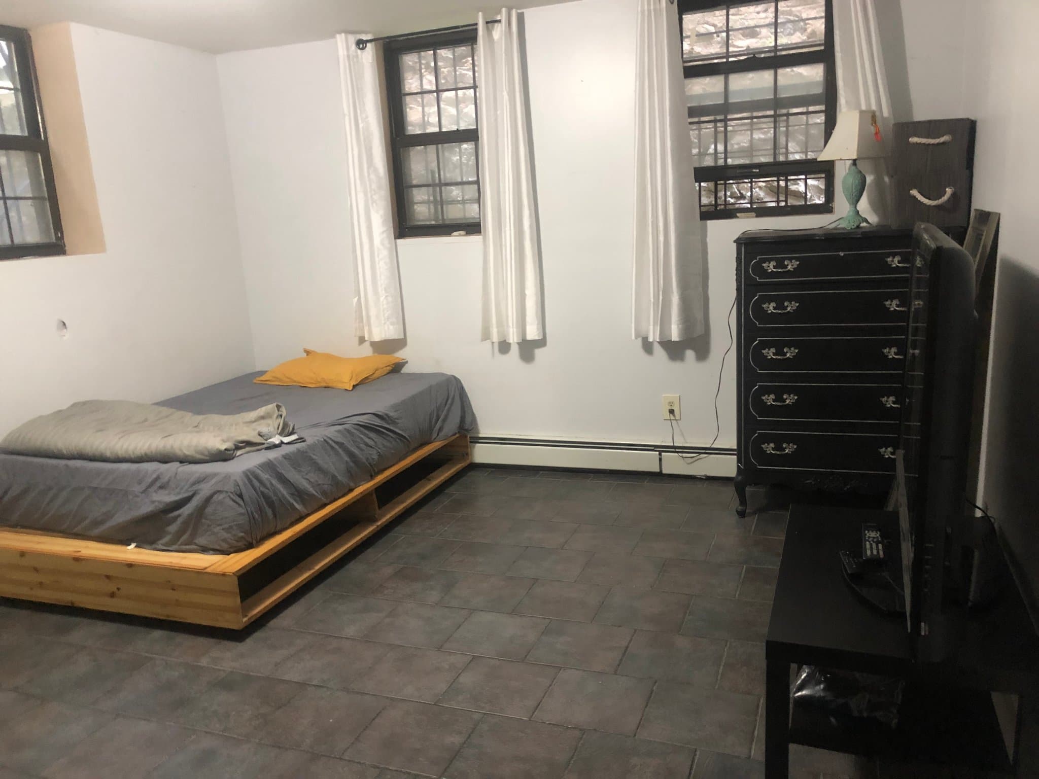 Brooklyn Single Room: 558 Lafayette Ave