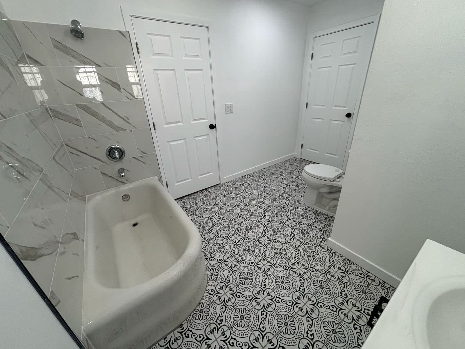 Los Angeles Single Room: 2132 W 84th Place, Los Angeles CA 90047
