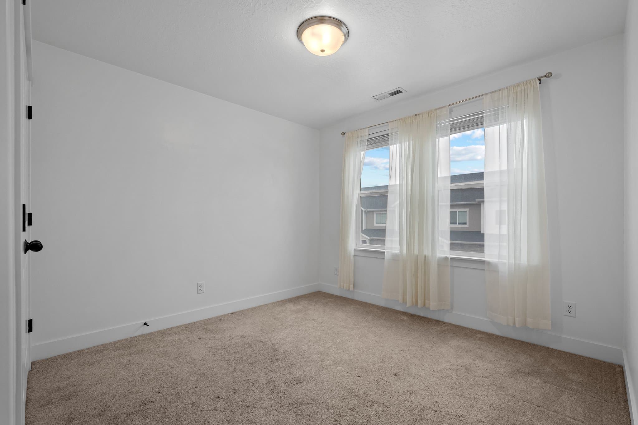 Lehi Single Room: 1553 N 3740 W