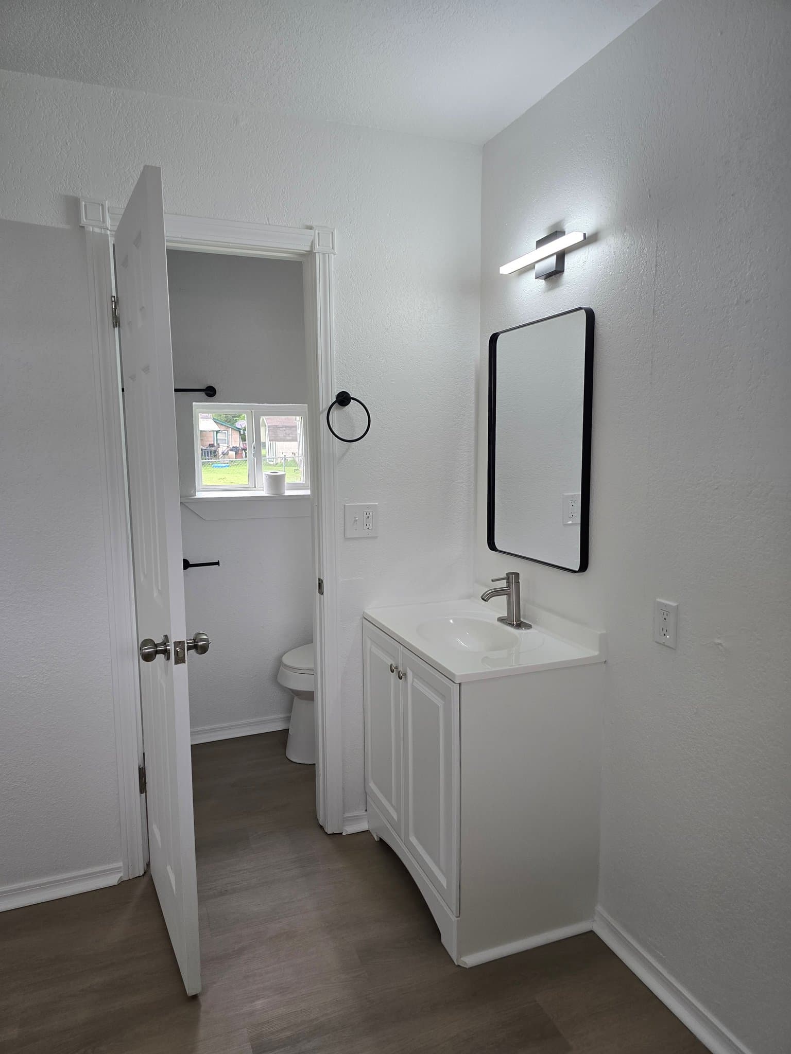 Stroud Apartment: 301 E Main St
