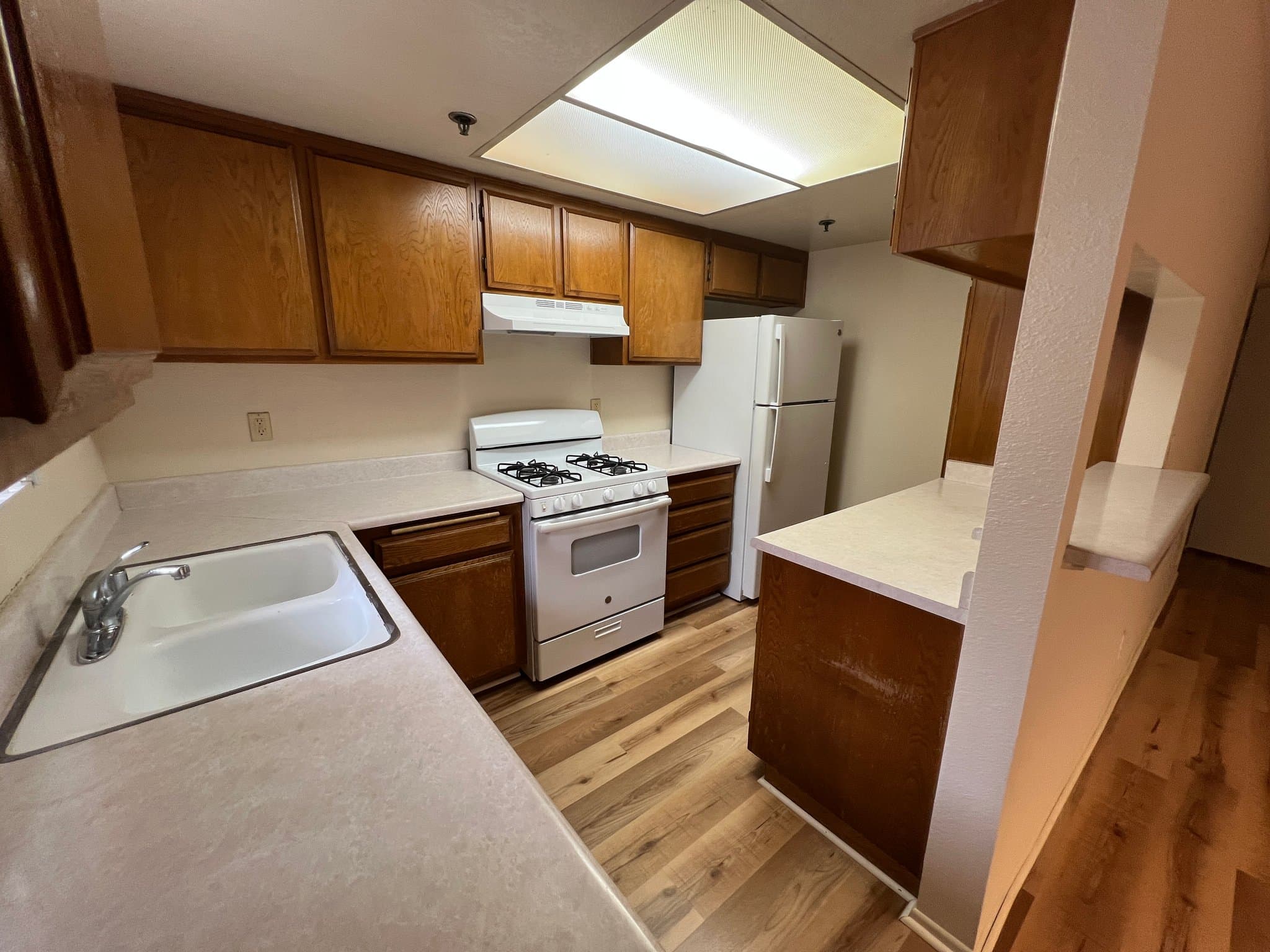 Glendale Apartment: 1517 ROCK GLEN AVE