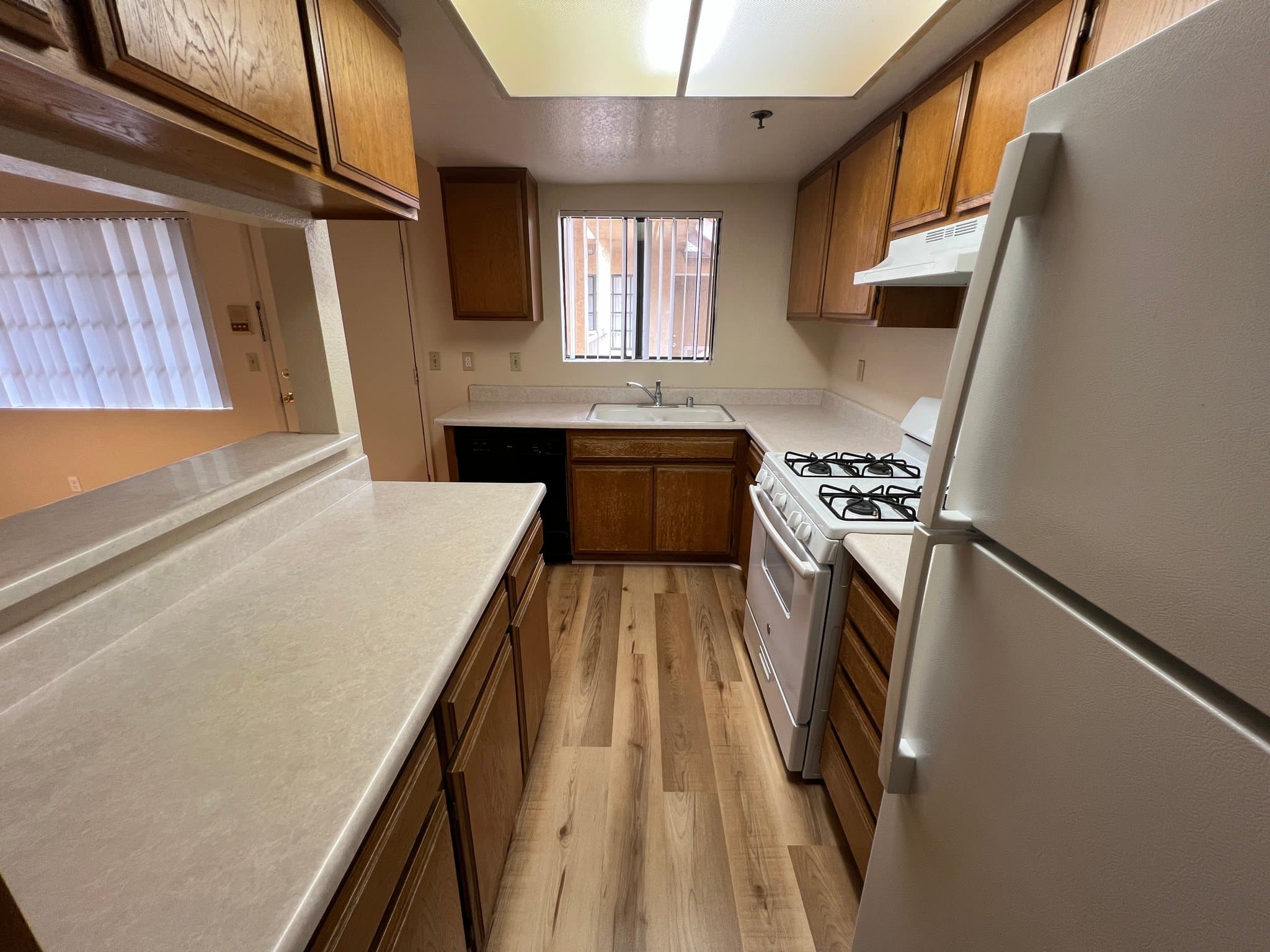 Glendale Apartment: 1517 ROCK GLEN AVE