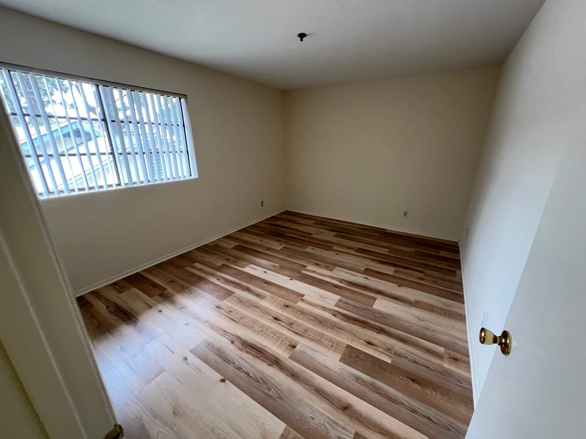 Glendale Apartment: 1517 ROCK GLEN AVE
