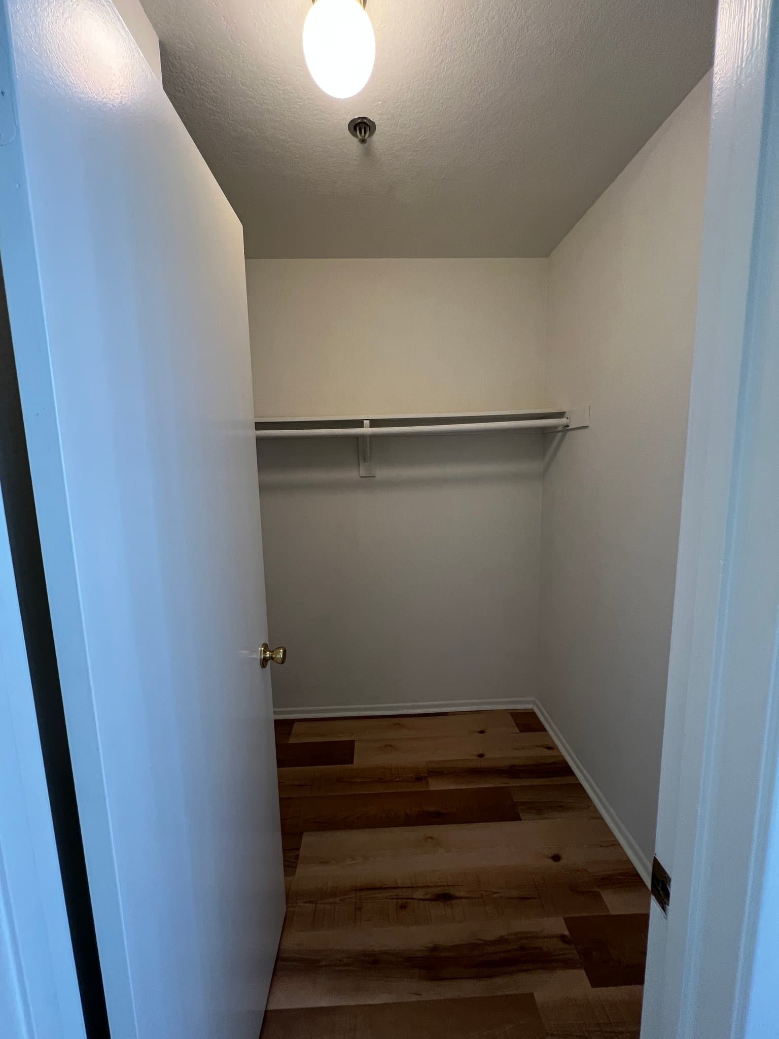 Glendale Apartment: 1517 ROCK GLEN AVE