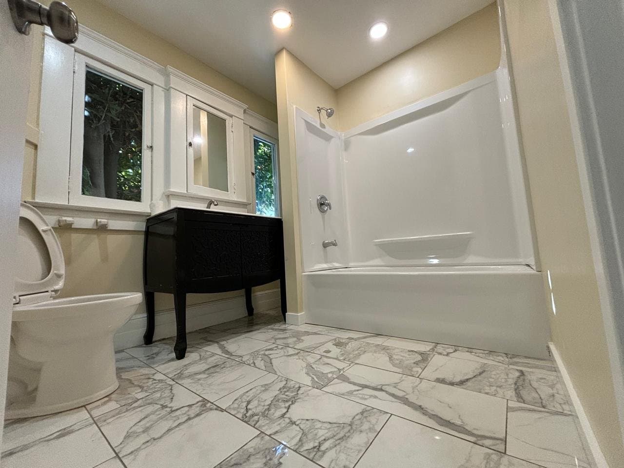 Los Angeles Single Room: 526 W 49th St Los Angeles, CA 90037