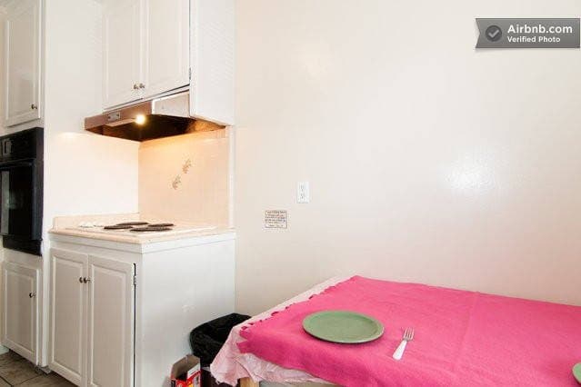 Long Beach Single Room: 640 elm ave