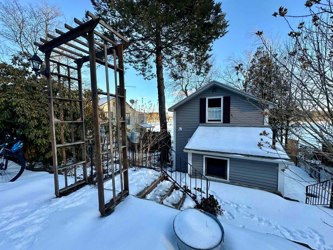 Windham House: 32 1st St