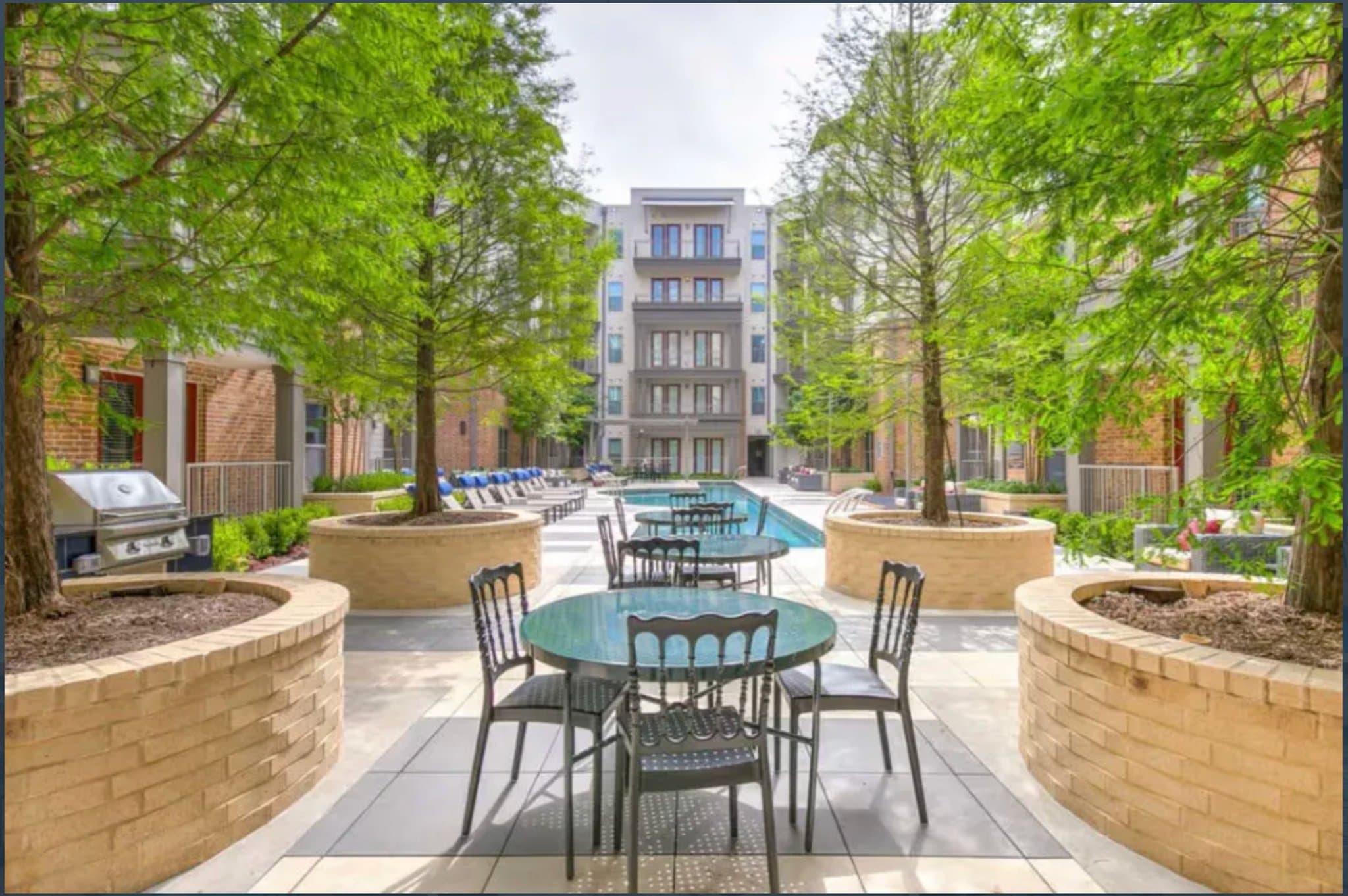 Dallas Apartment: 111 W Davis St