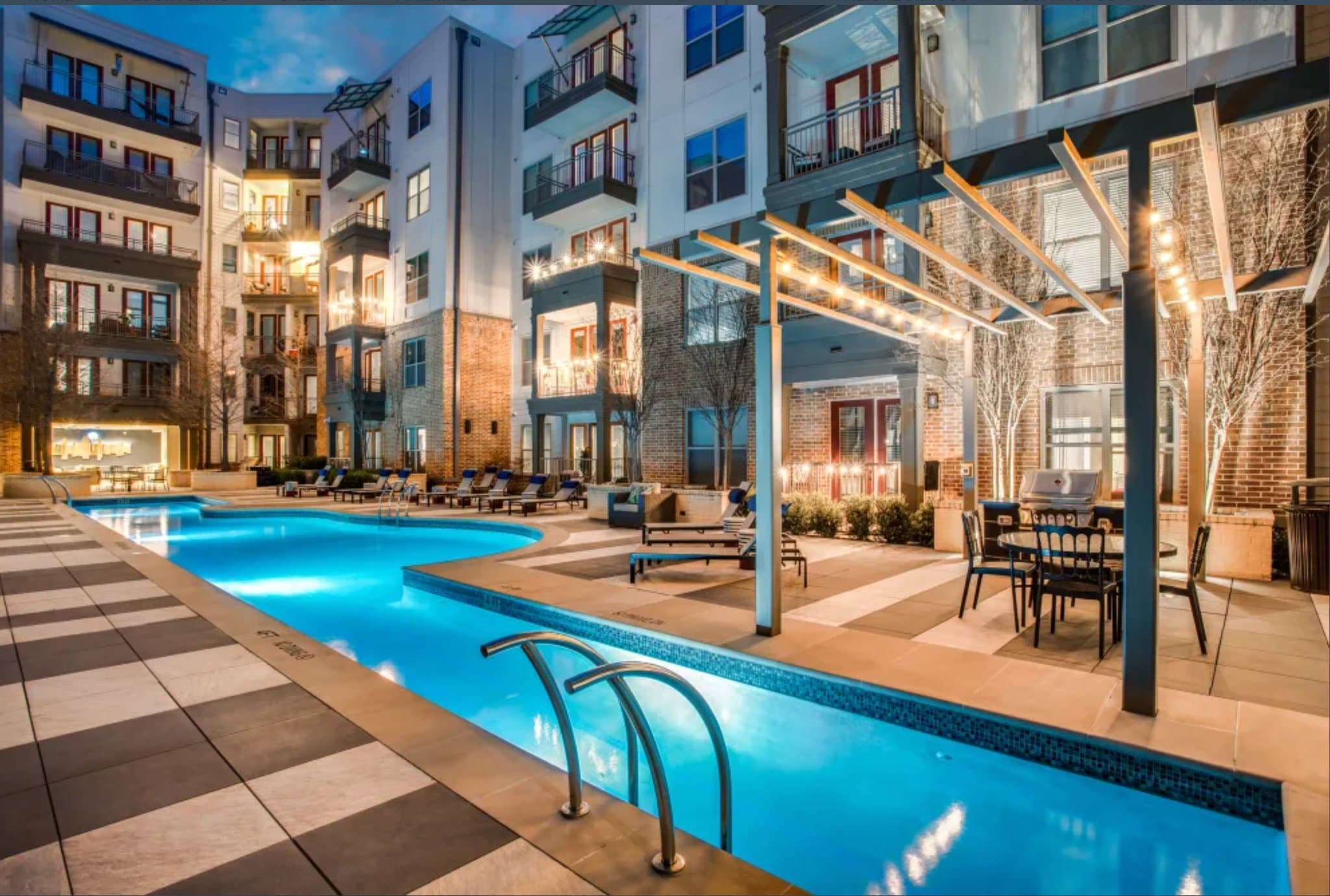Dallas Apartment: 111 W Davis St