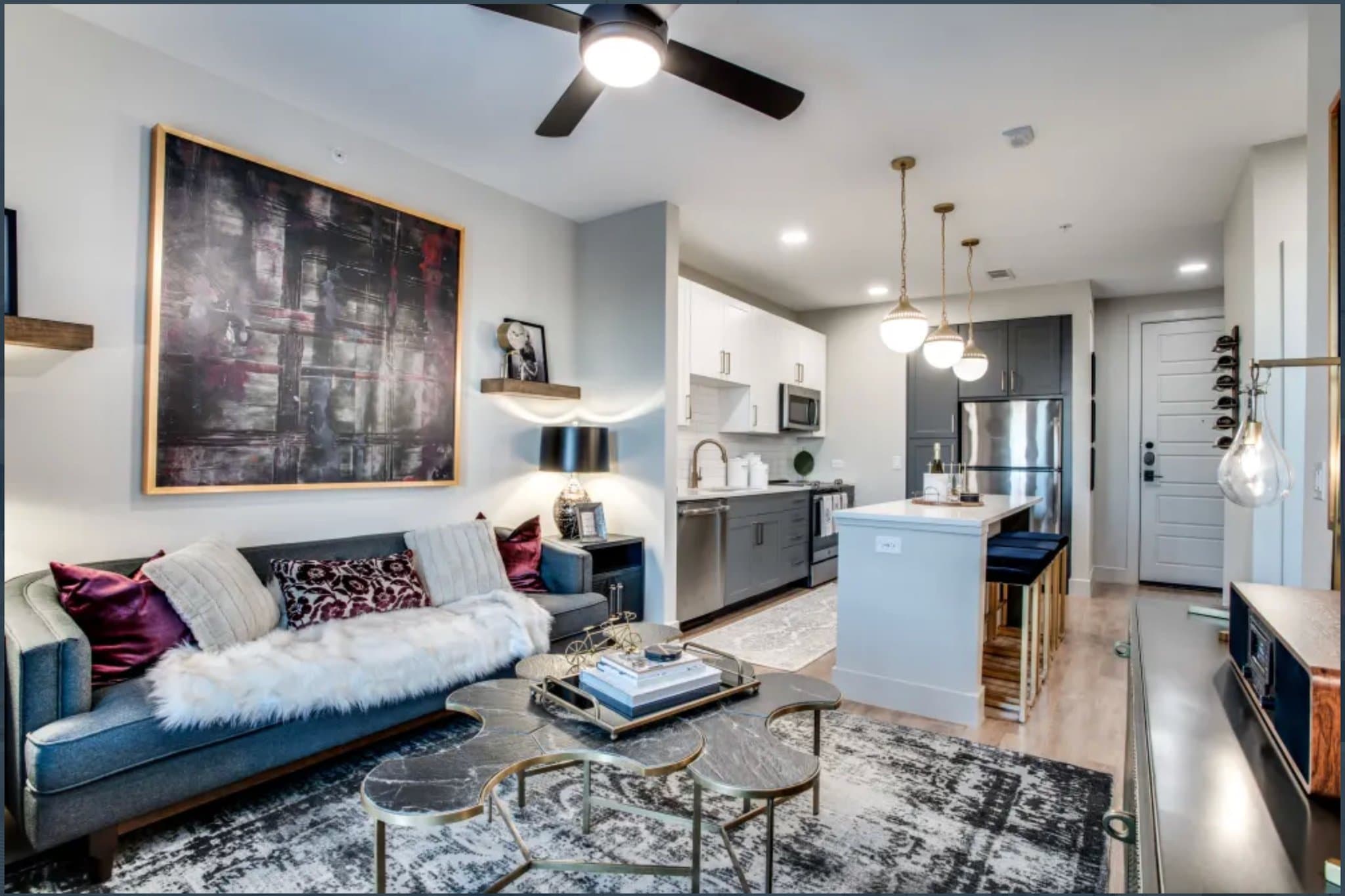 Dallas Apartment: 111 W Davis St