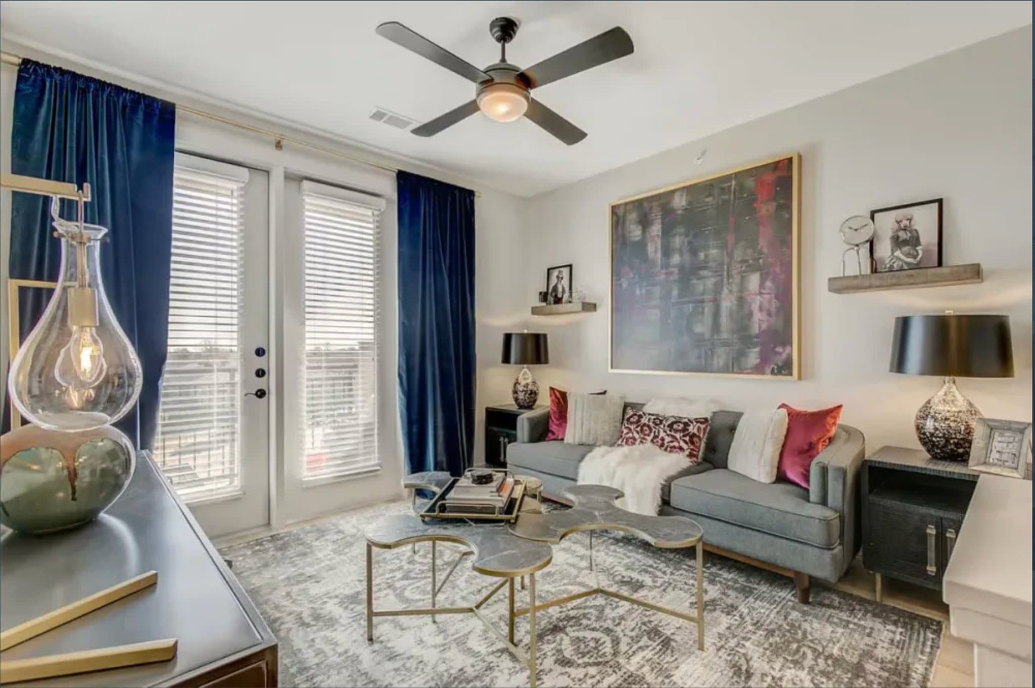 Dallas Apartment: 111 W Davis St
