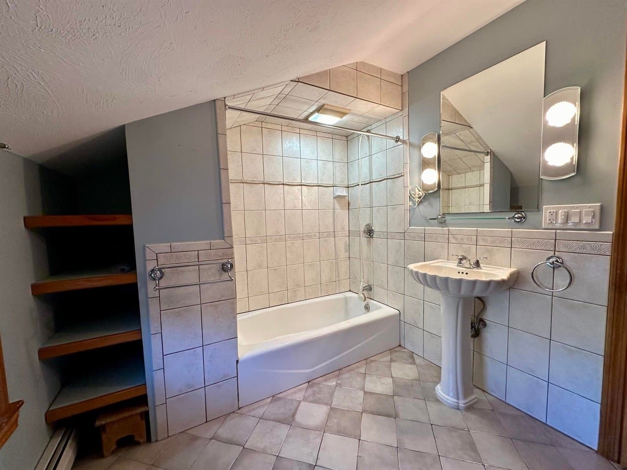 Windham House: 32 1st St