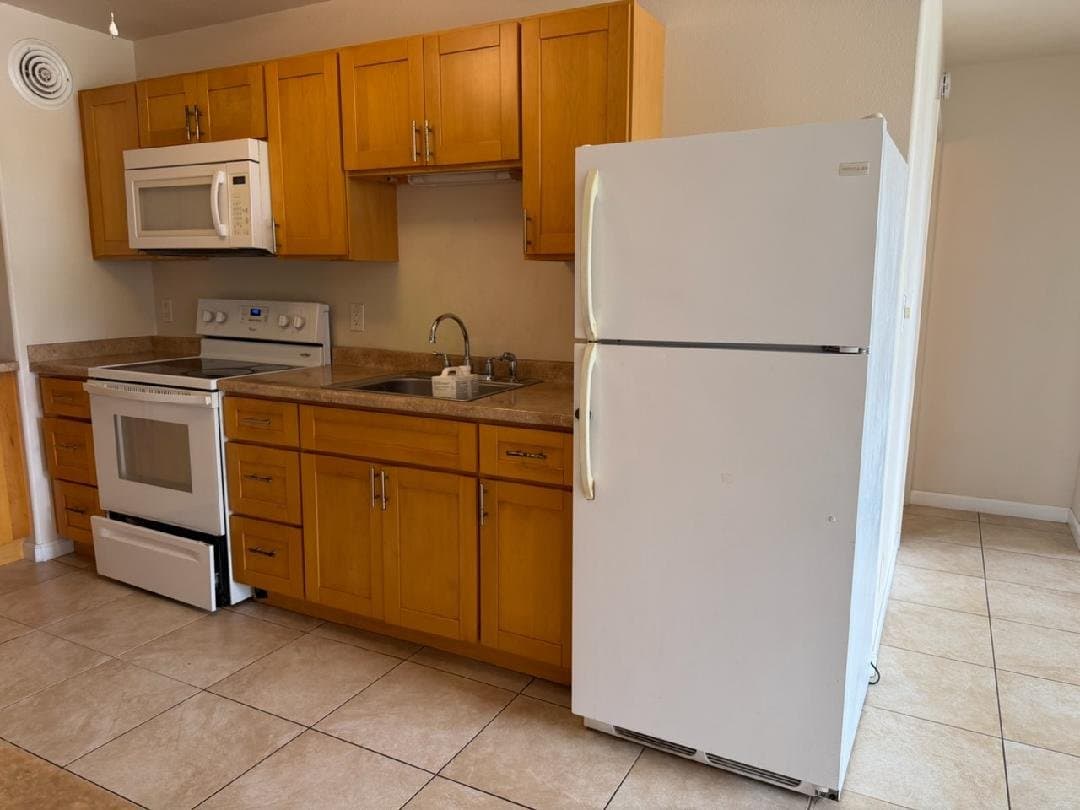 Kahului Apartment: 111 Kahului Beach Rd D314