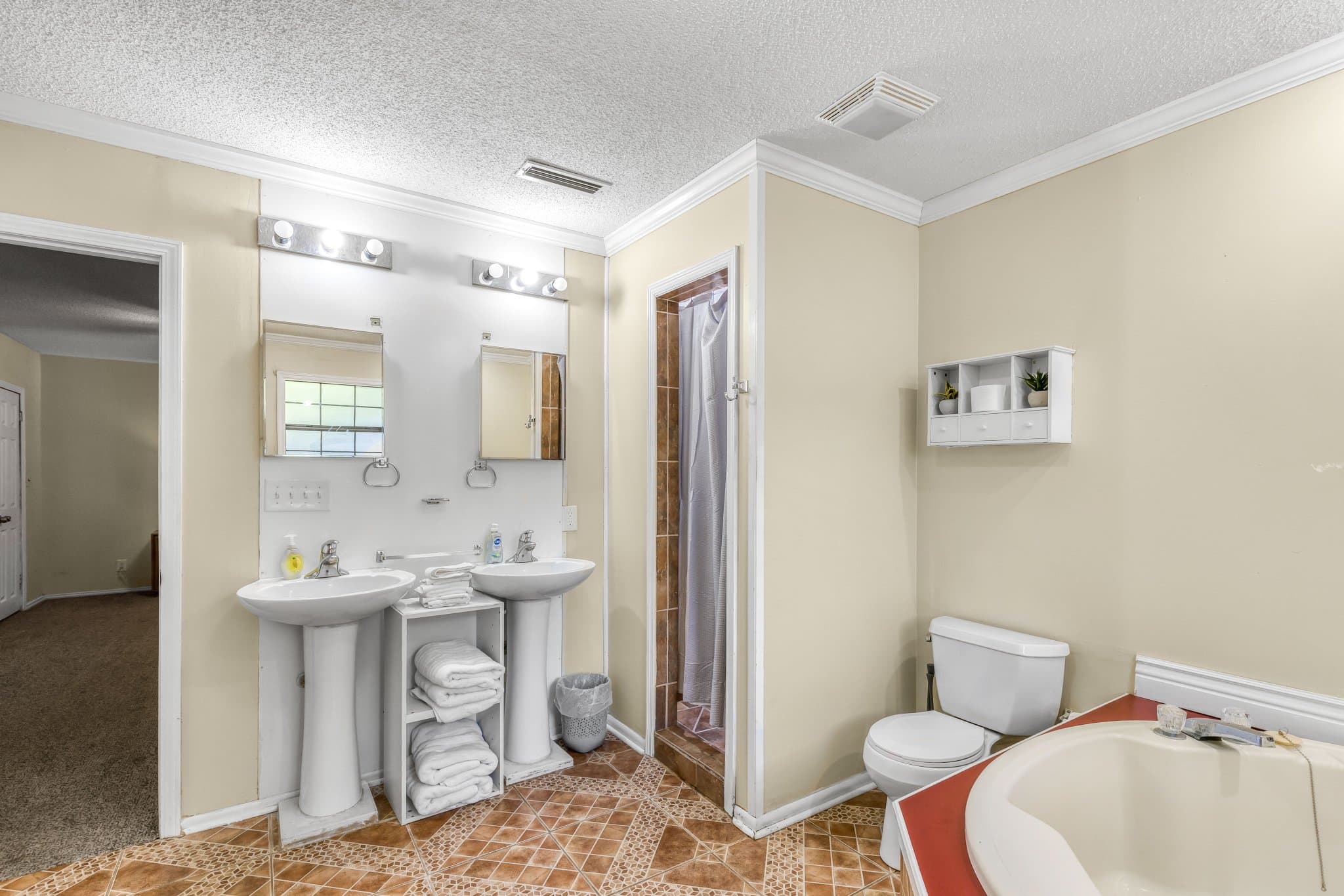 Daleville House: 608 Snell Bridge Road