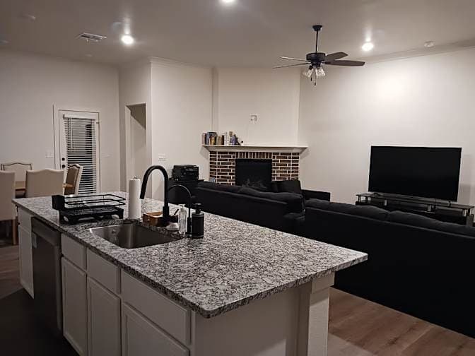 Midland Single Room: 2049 Dove Ave