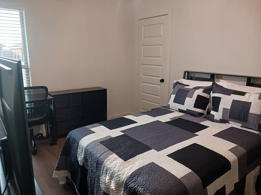 Midland Single Room: 2049 Dove Ave