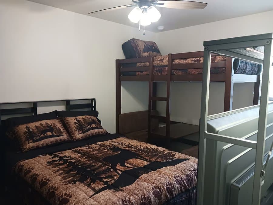 Midland Single Room: 2049 Dove Ave
