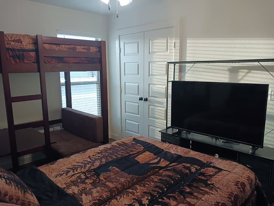 Midland Single Room: 2049 Dove Ave