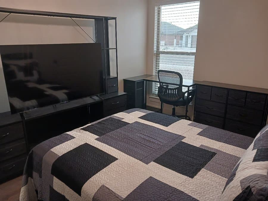 Midland Single Room: 2049 Dove Ave