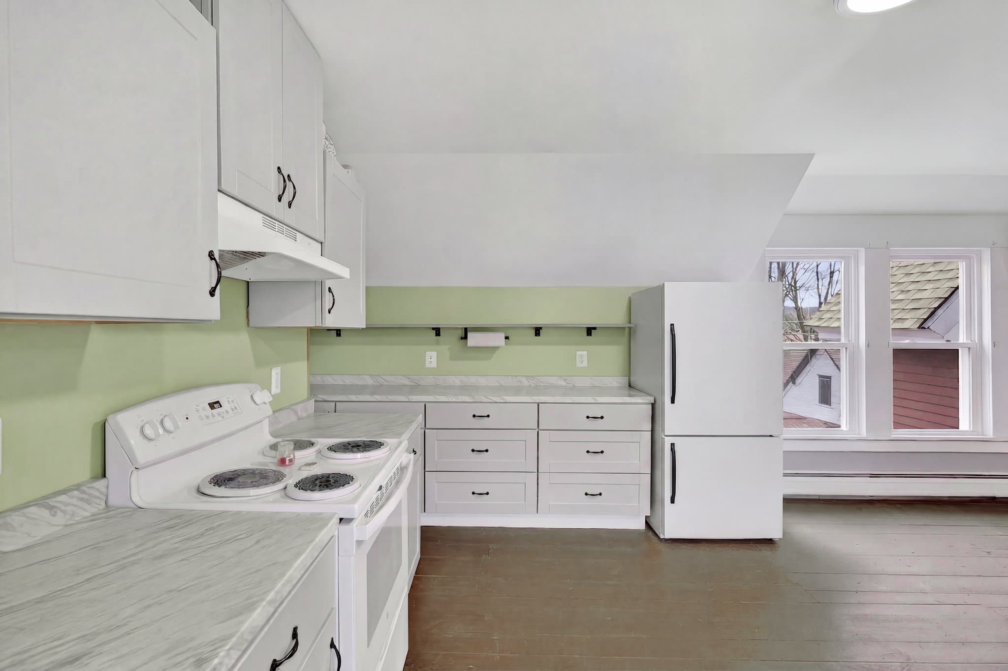 Orange Apartment: 37 W Myrtle St