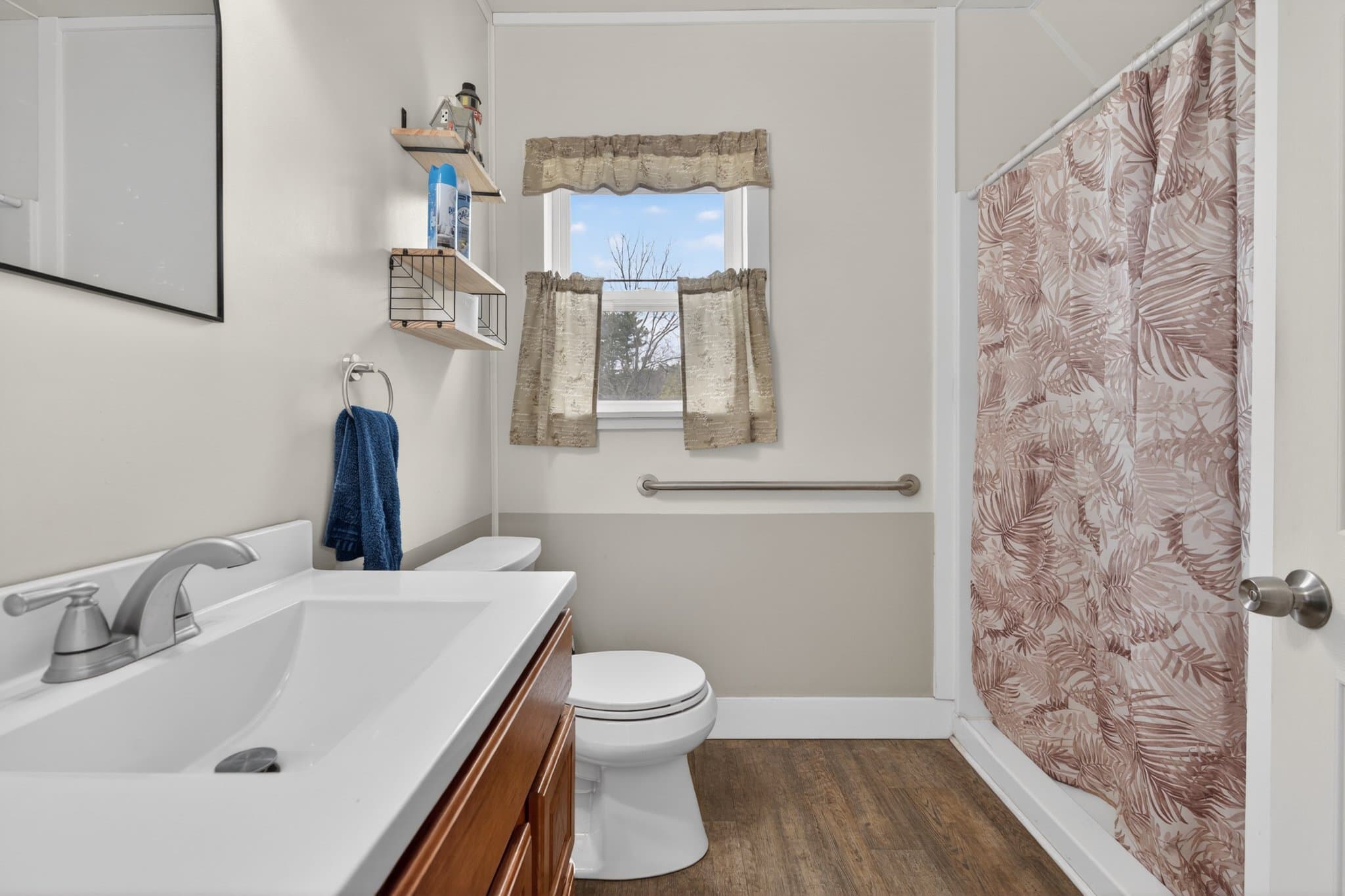 Orange Apartment: 37 W Myrtle St