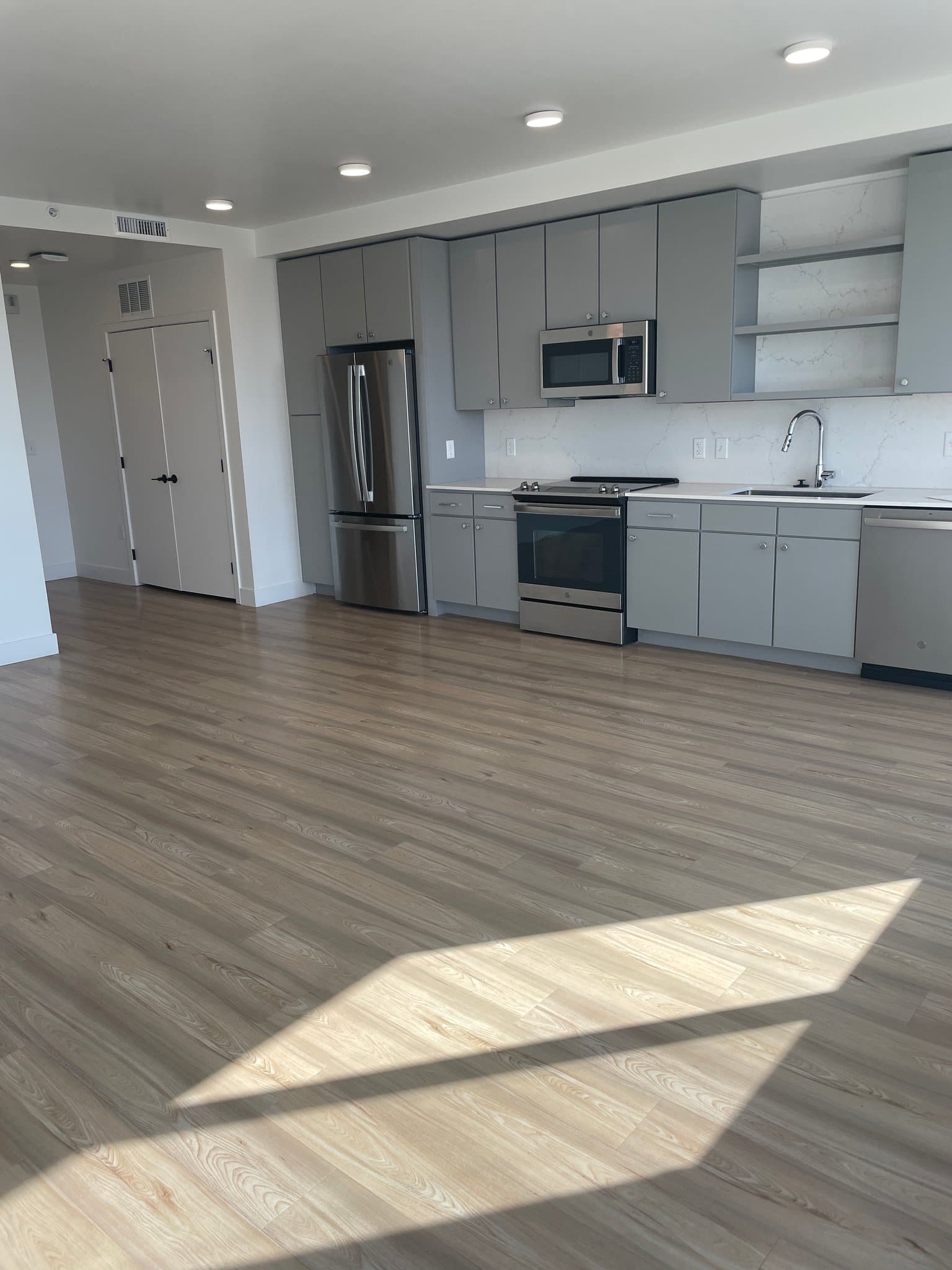 Denver Single Room: 600 Park Avenue West