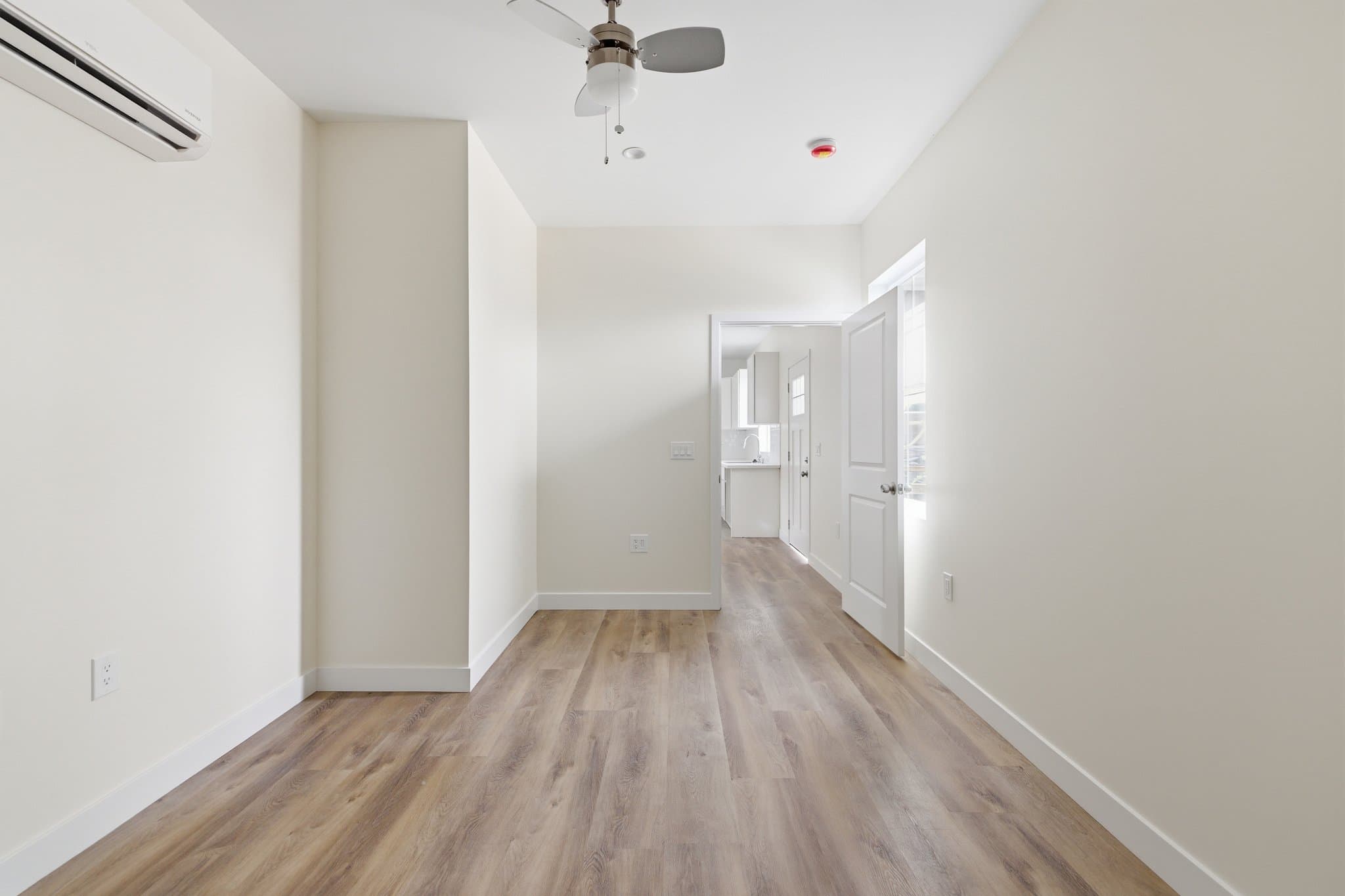 Lancaster House: 43022 6th St E