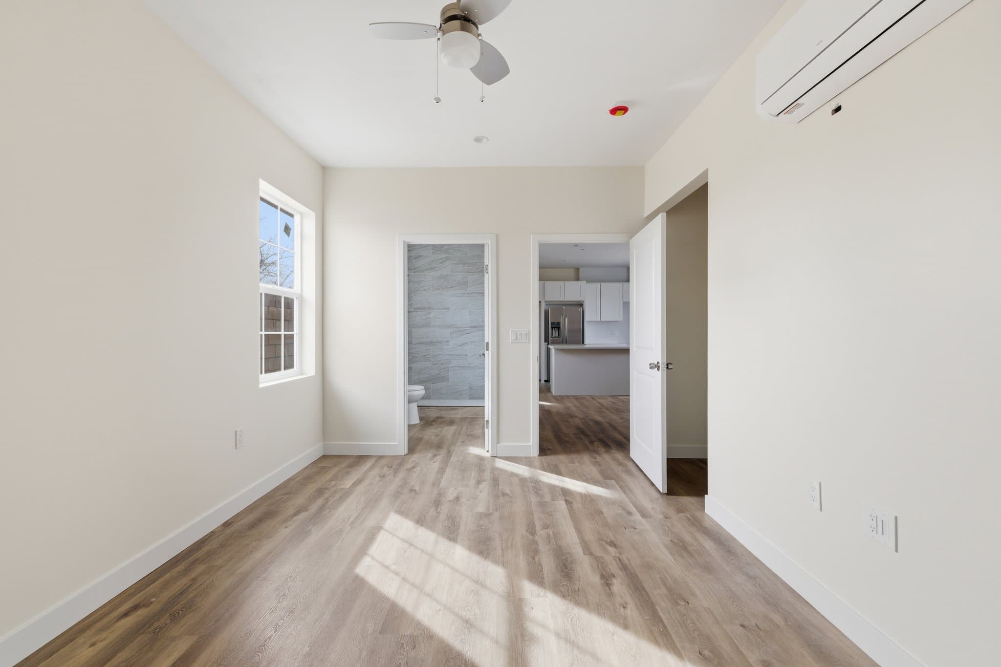 Lancaster House: 43022 6th St E