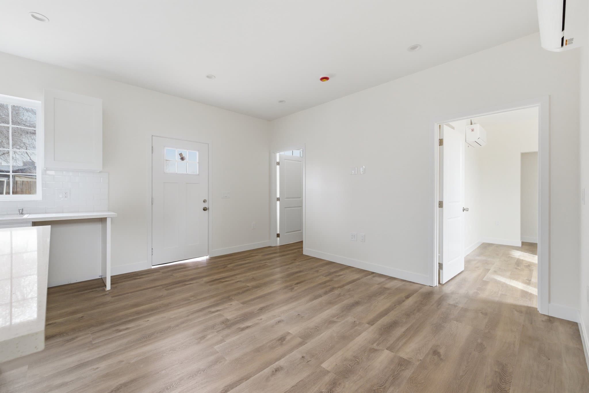 Lancaster House: 43022 6th St E