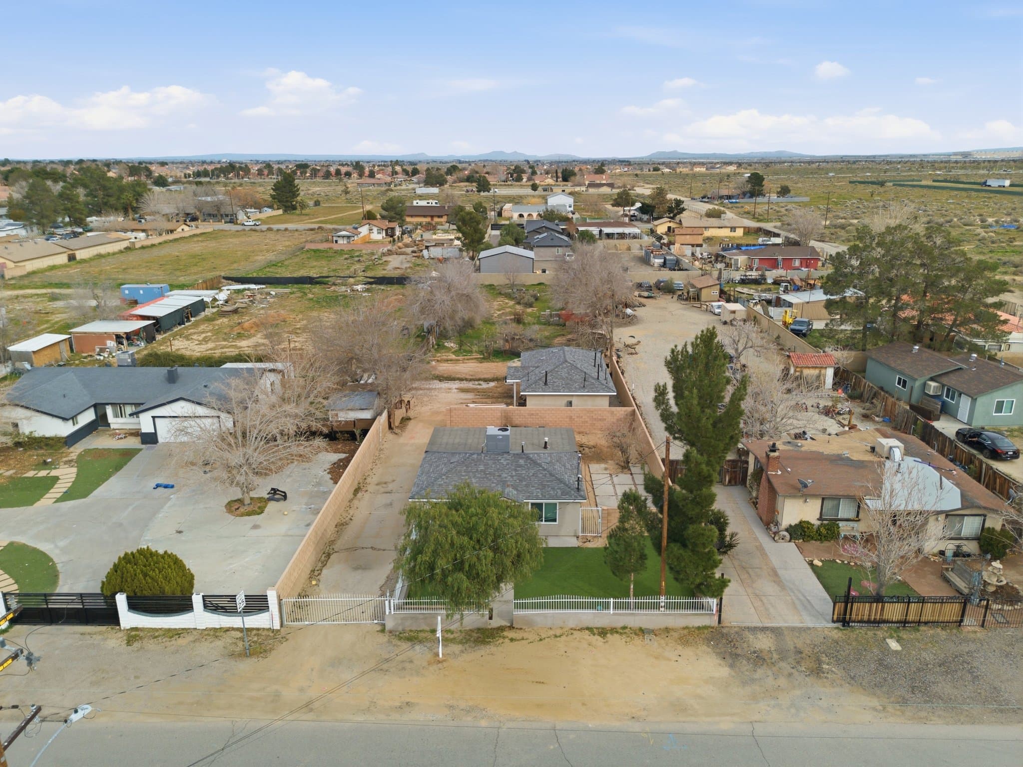 Lancaster House: 43022 6th St E