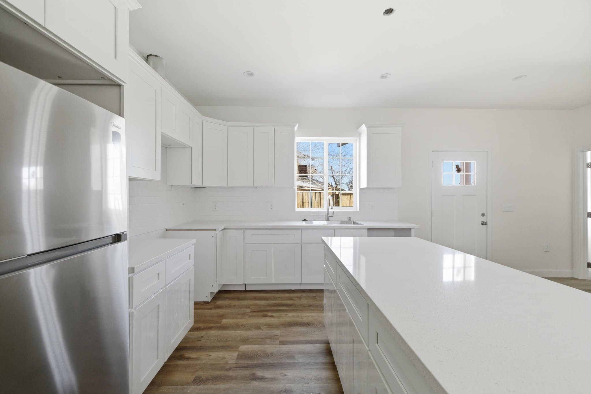 Lancaster House: 43022 6th St E