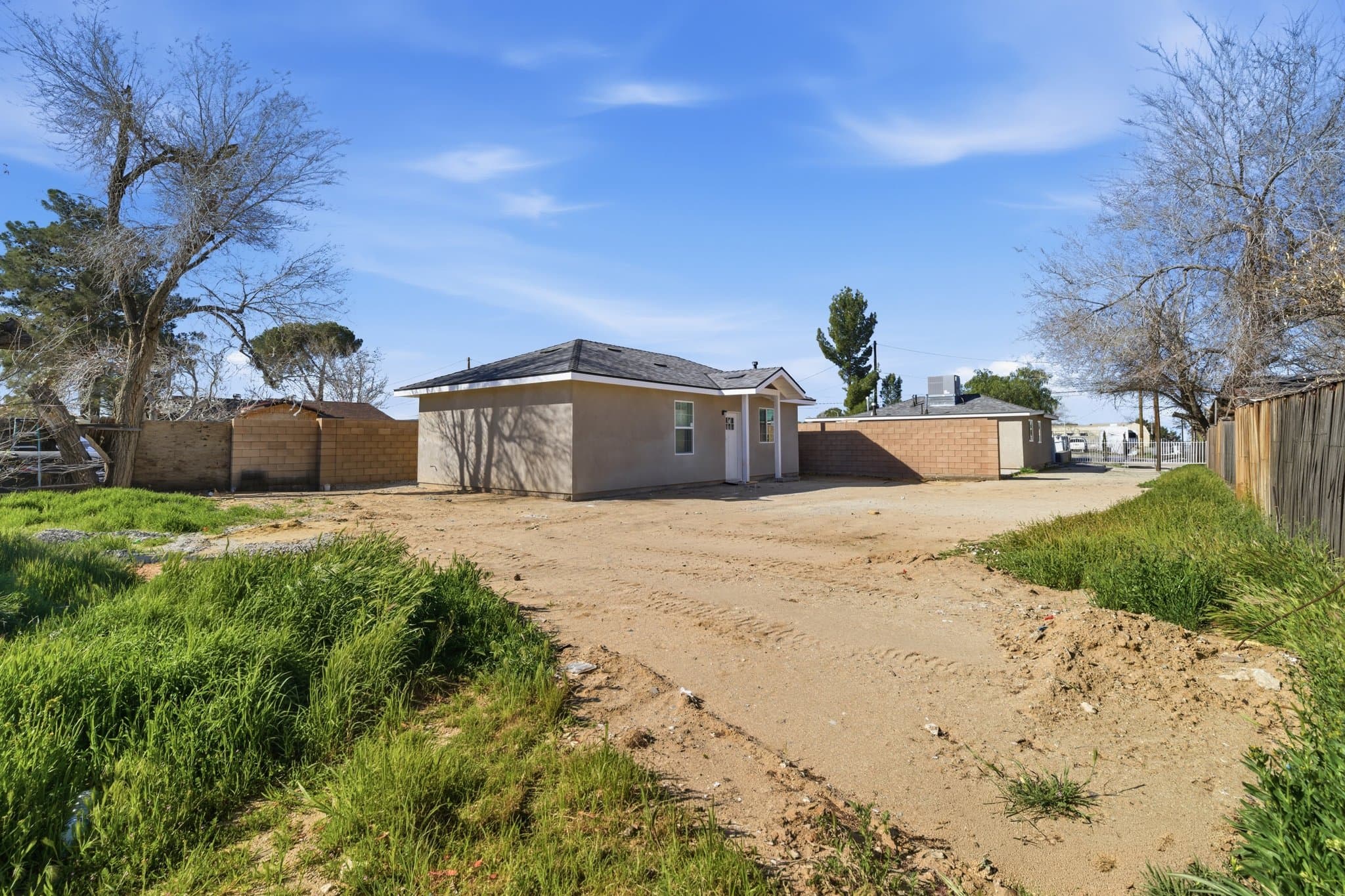 Lancaster House: 43022 6th St E