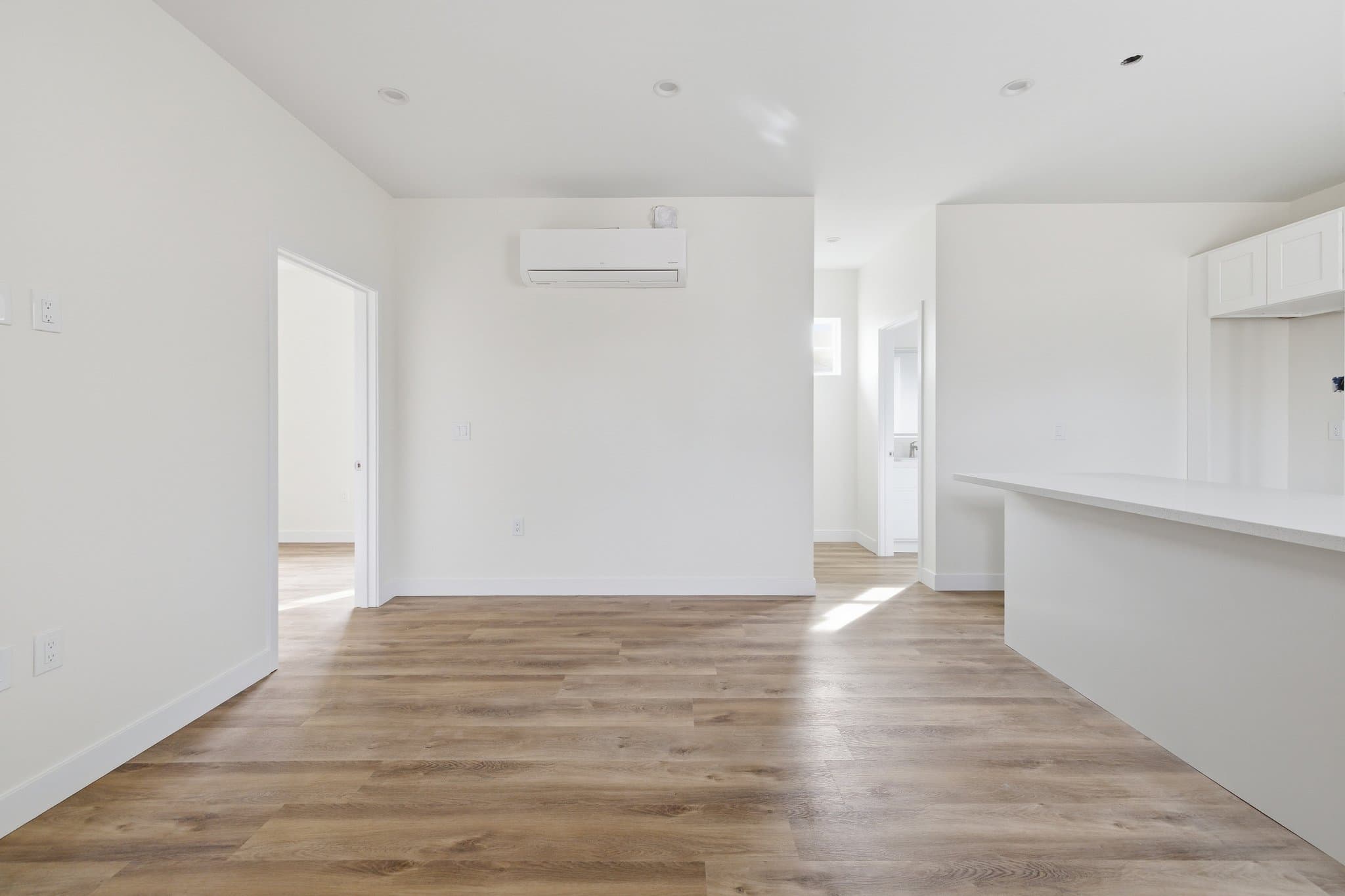 Lancaster House: 43022 6th St E