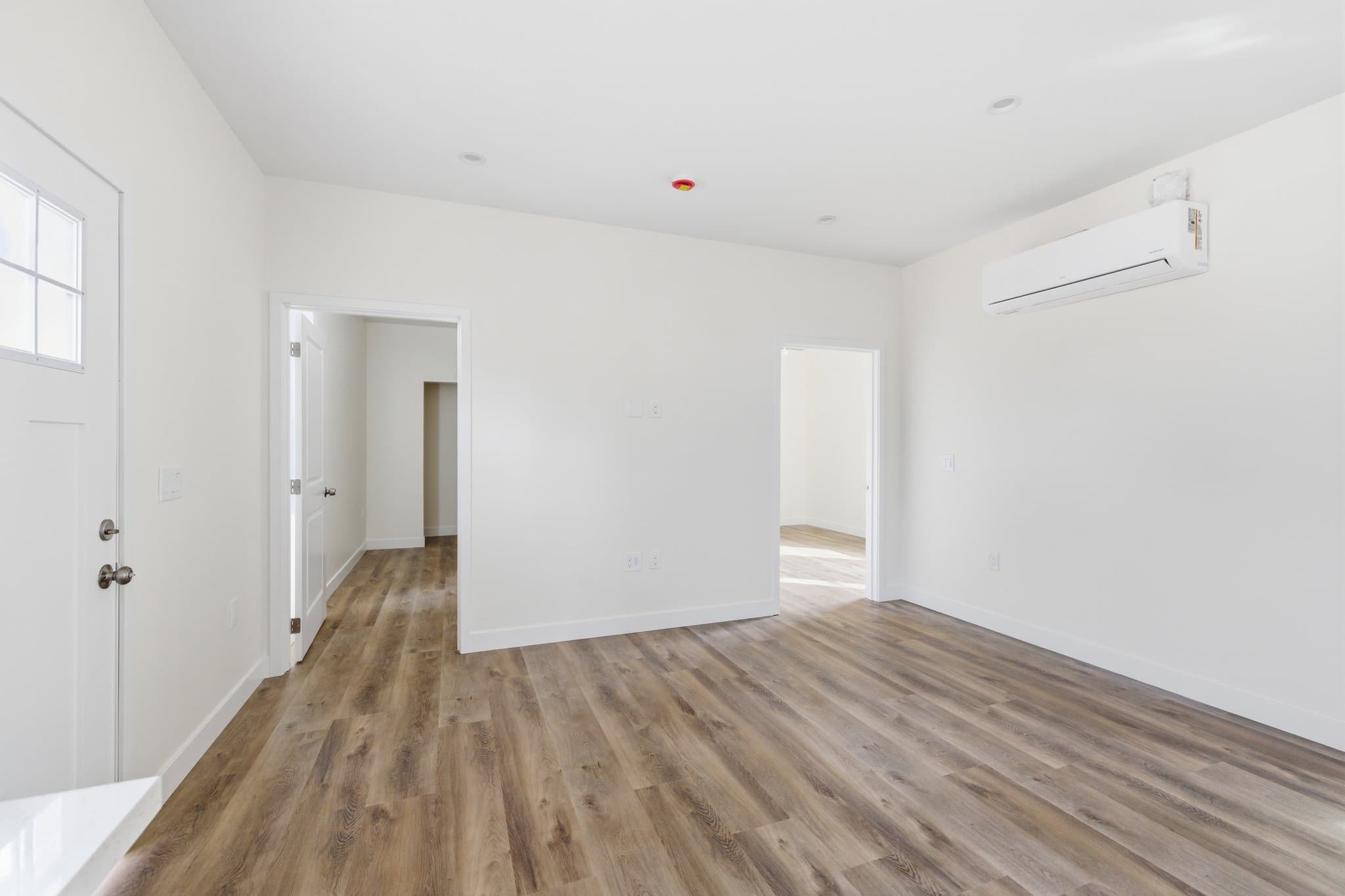 Lancaster House: 43022 6th St E