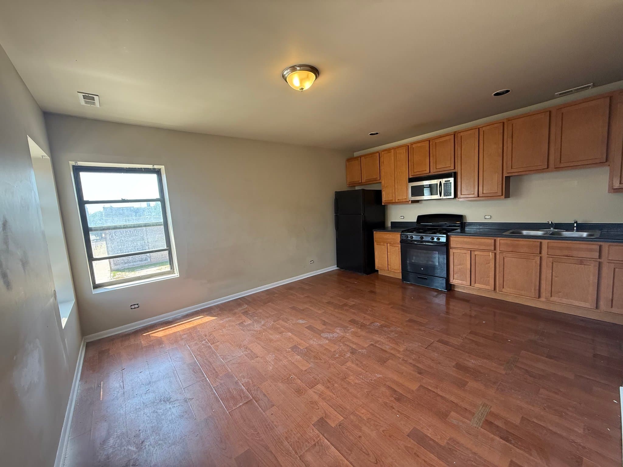 Chicago Apartment: 1904 E 79th St