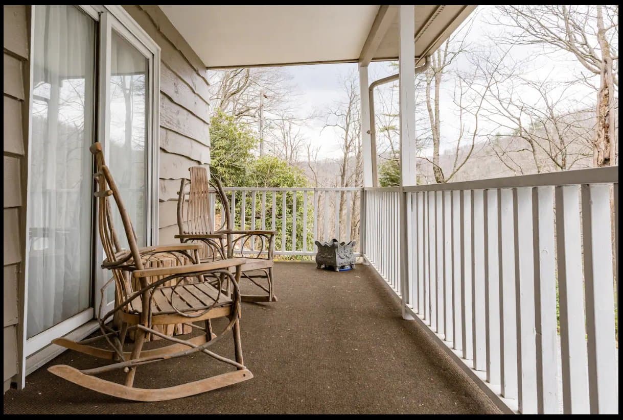 Blowing Rock House: 5190 US Hwy 321 S