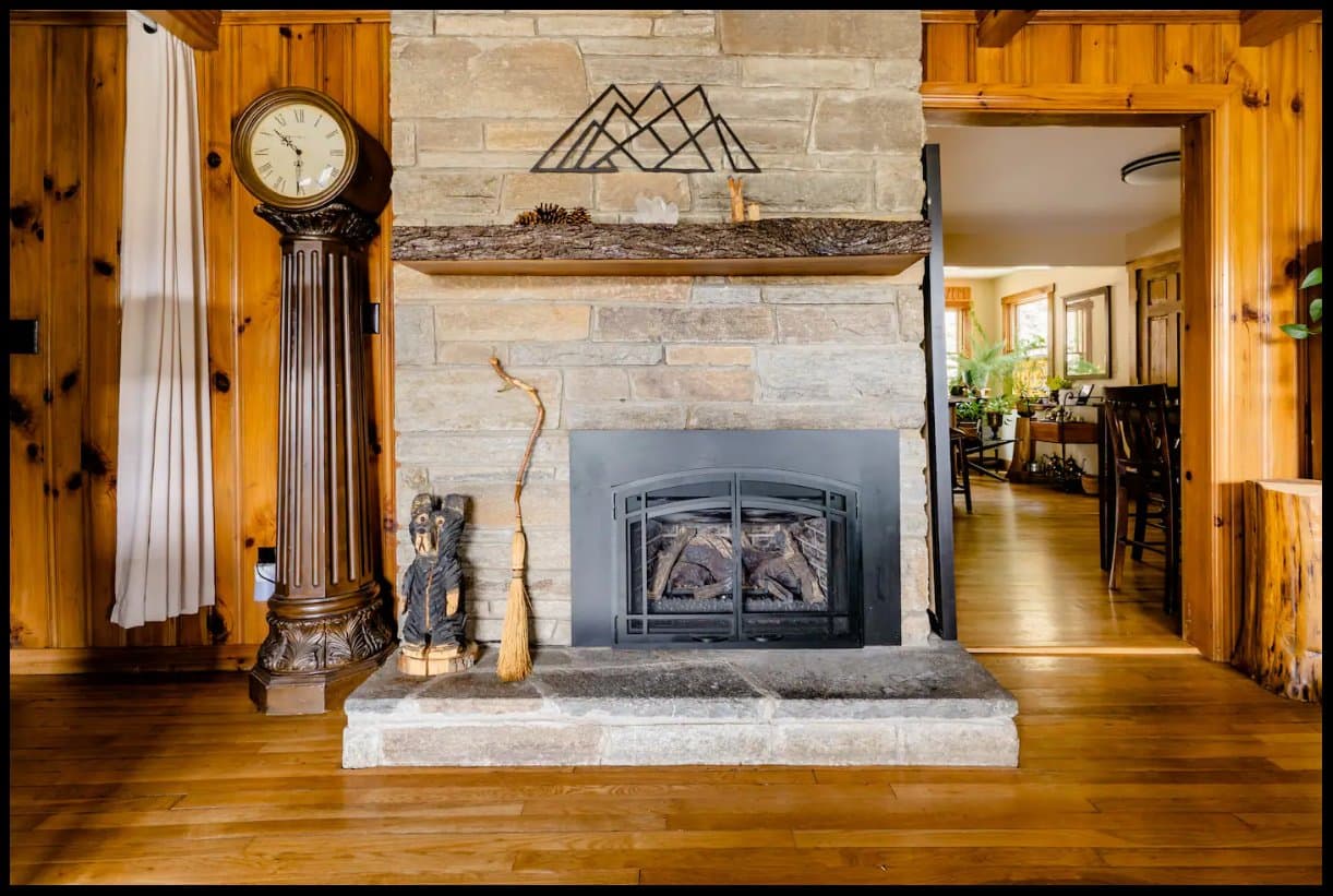 Blowing Rock House: 5190 US Hwy 321 S