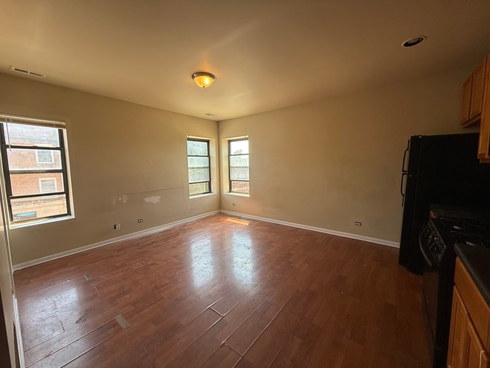 Chicago Apartment: 1904 E 79th St