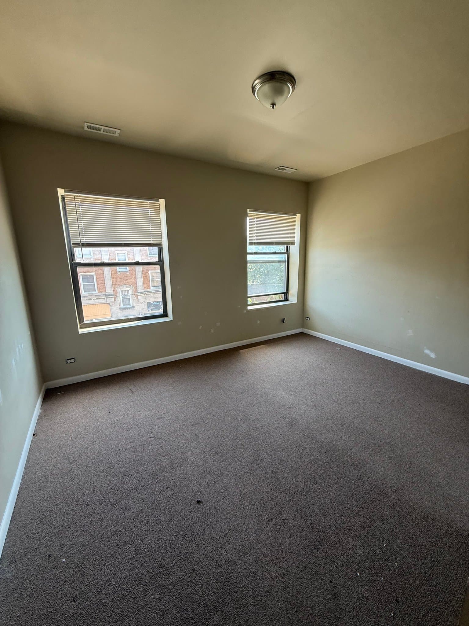 Chicago Apartment: 1904 E 79th St