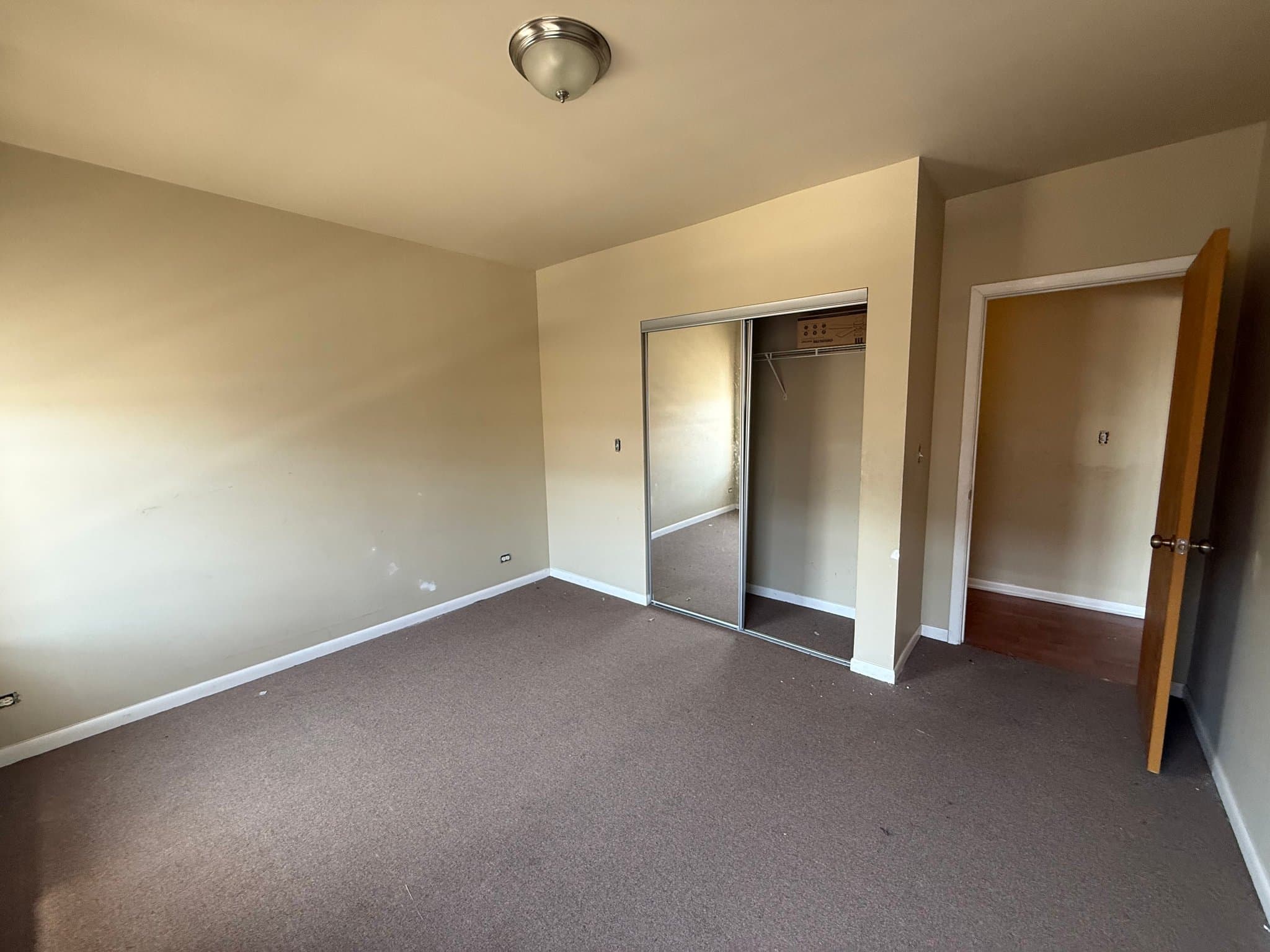 Chicago Apartment: 1904 E 79th St