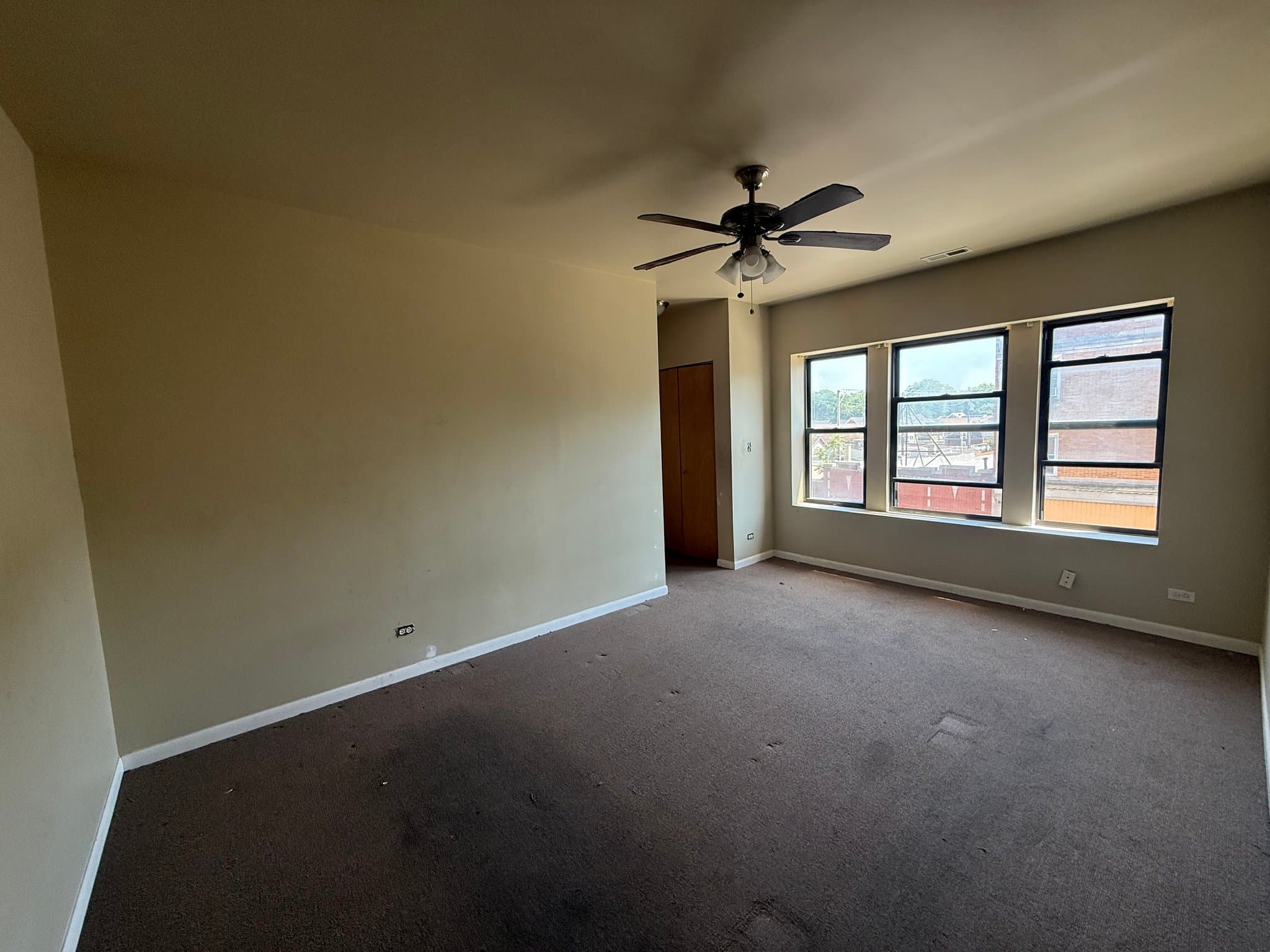 Chicago Apartment: 1904 E 79th St