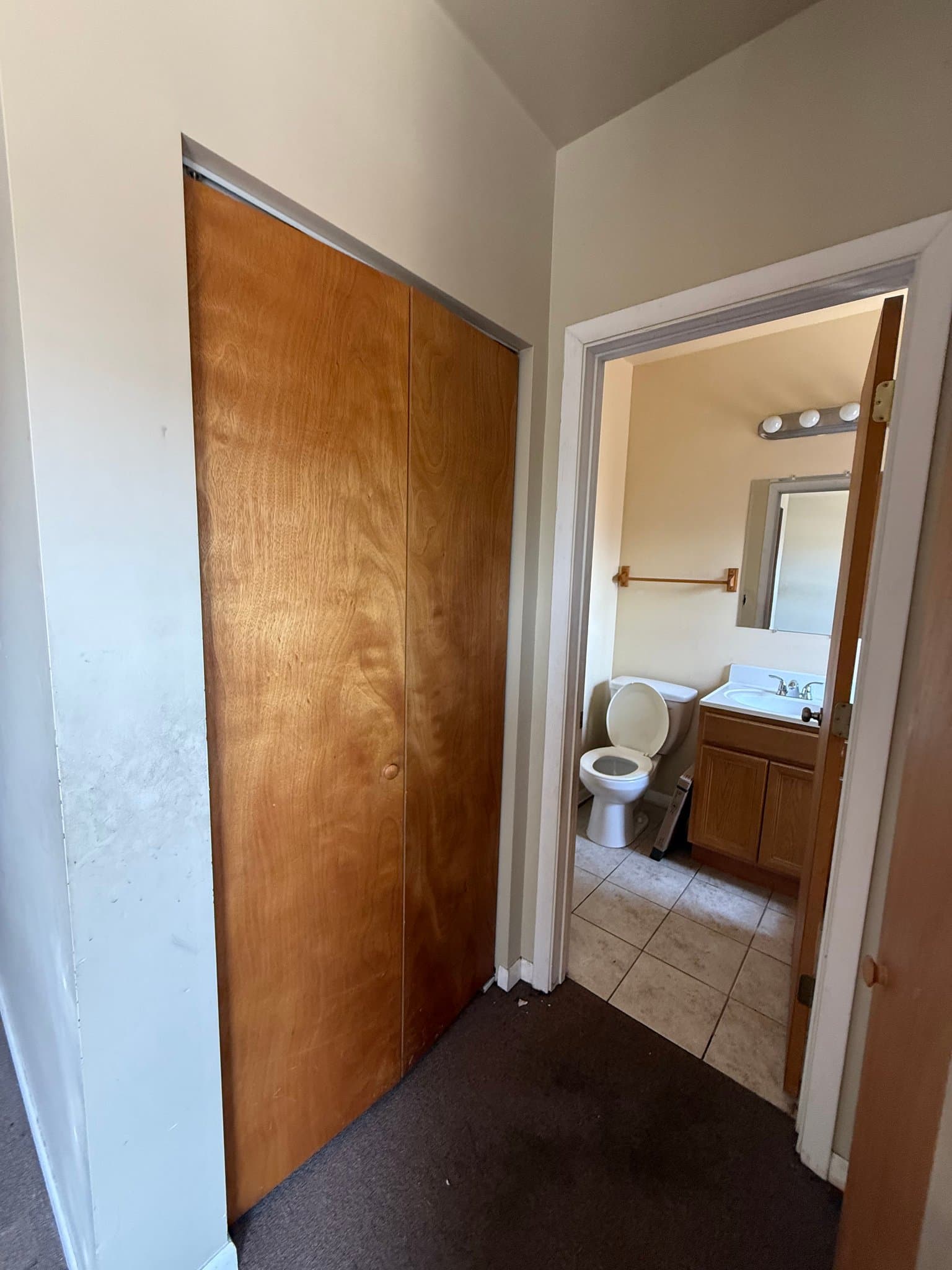 Chicago Apartment: 1904 E 79th St