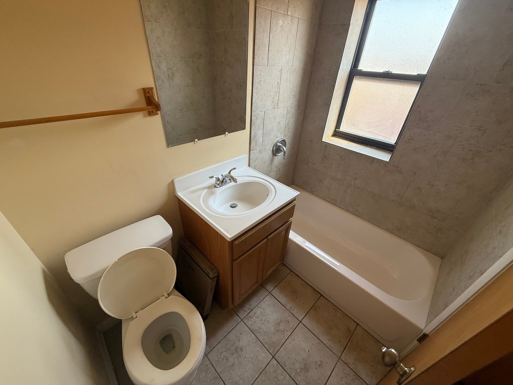 Chicago Apartment: 1904 E 79th St