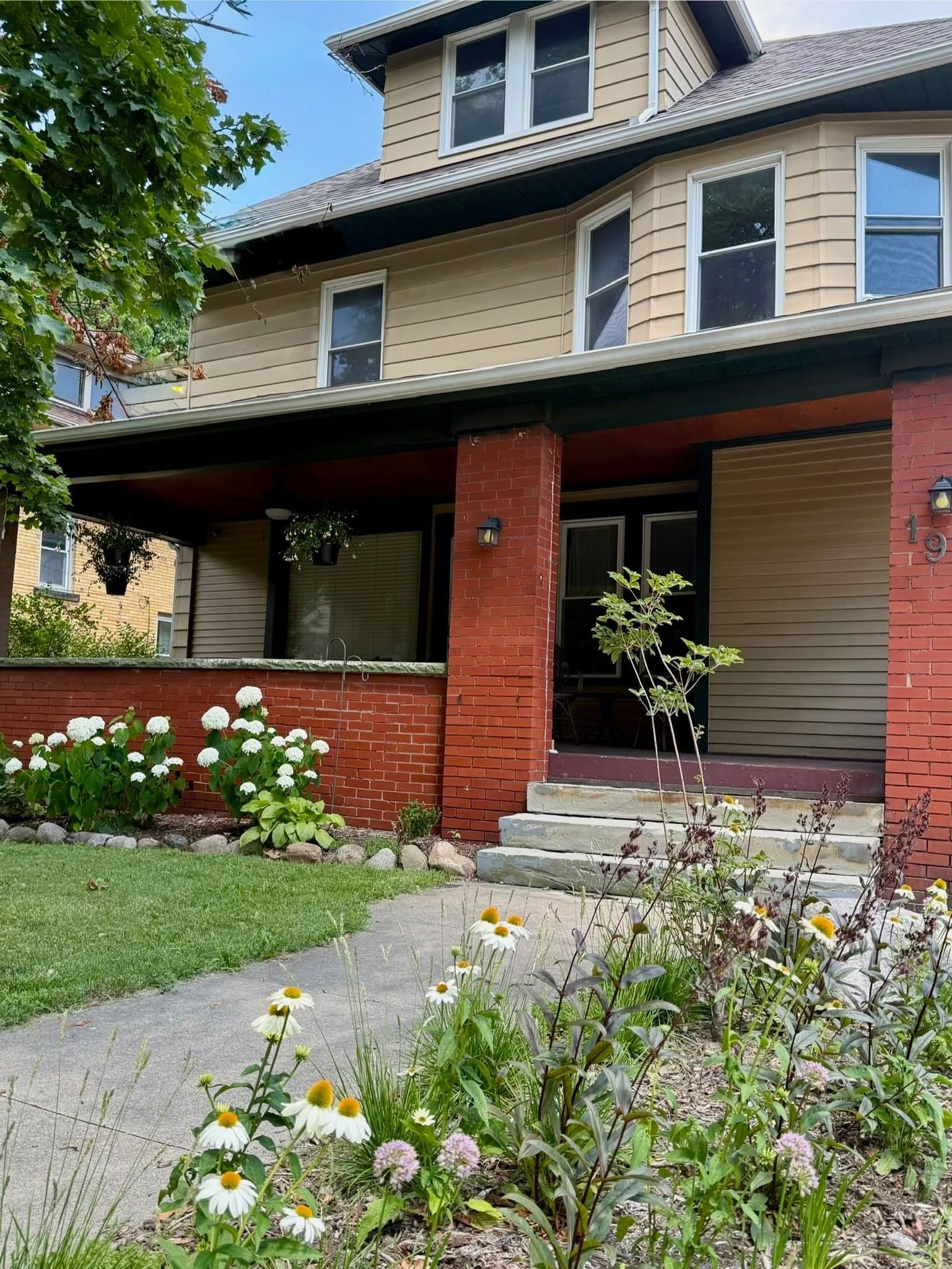 Akron Apartment: 199 Beck